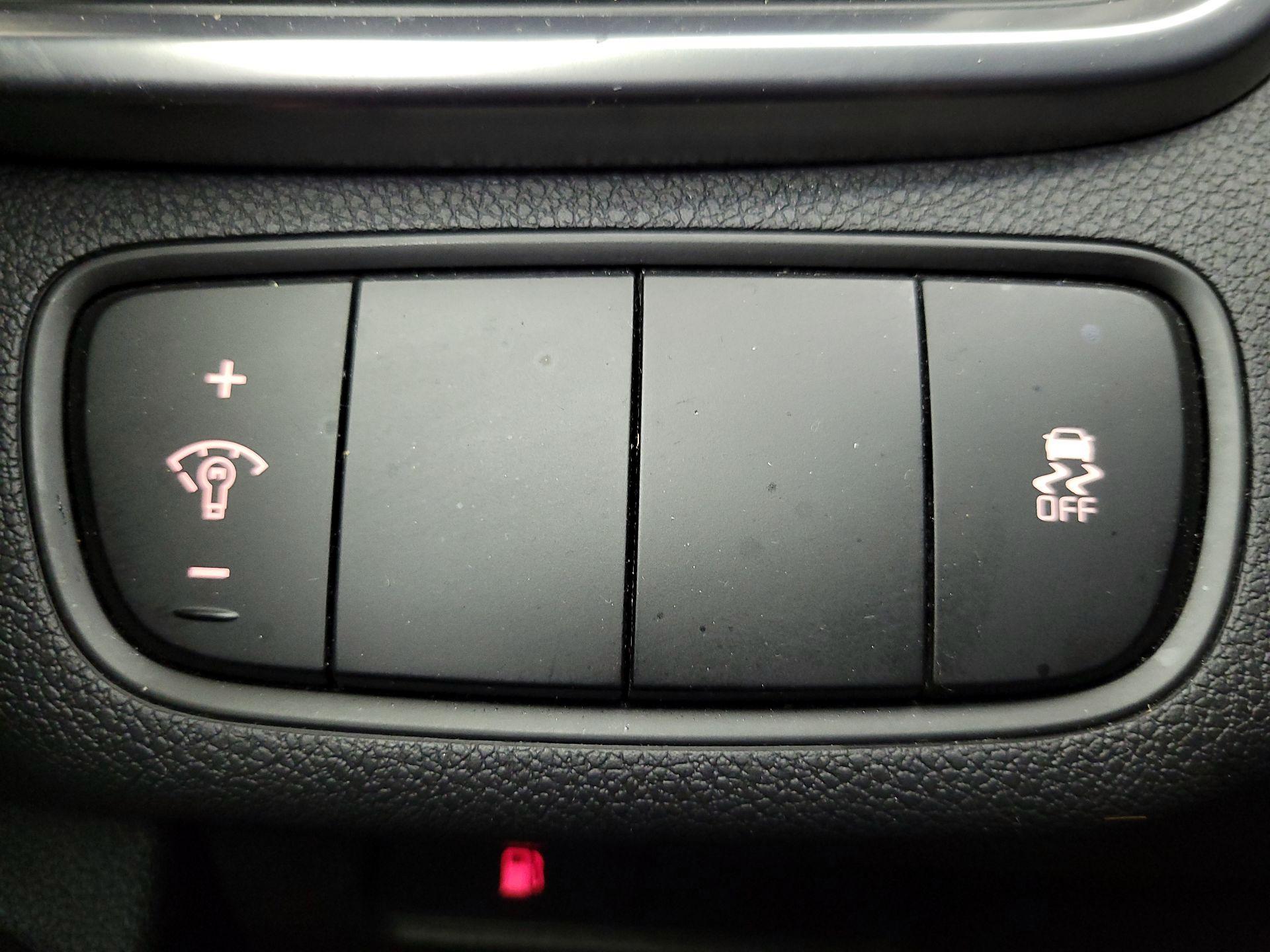 Thumbnail: 2016 Kia Sorento - 13