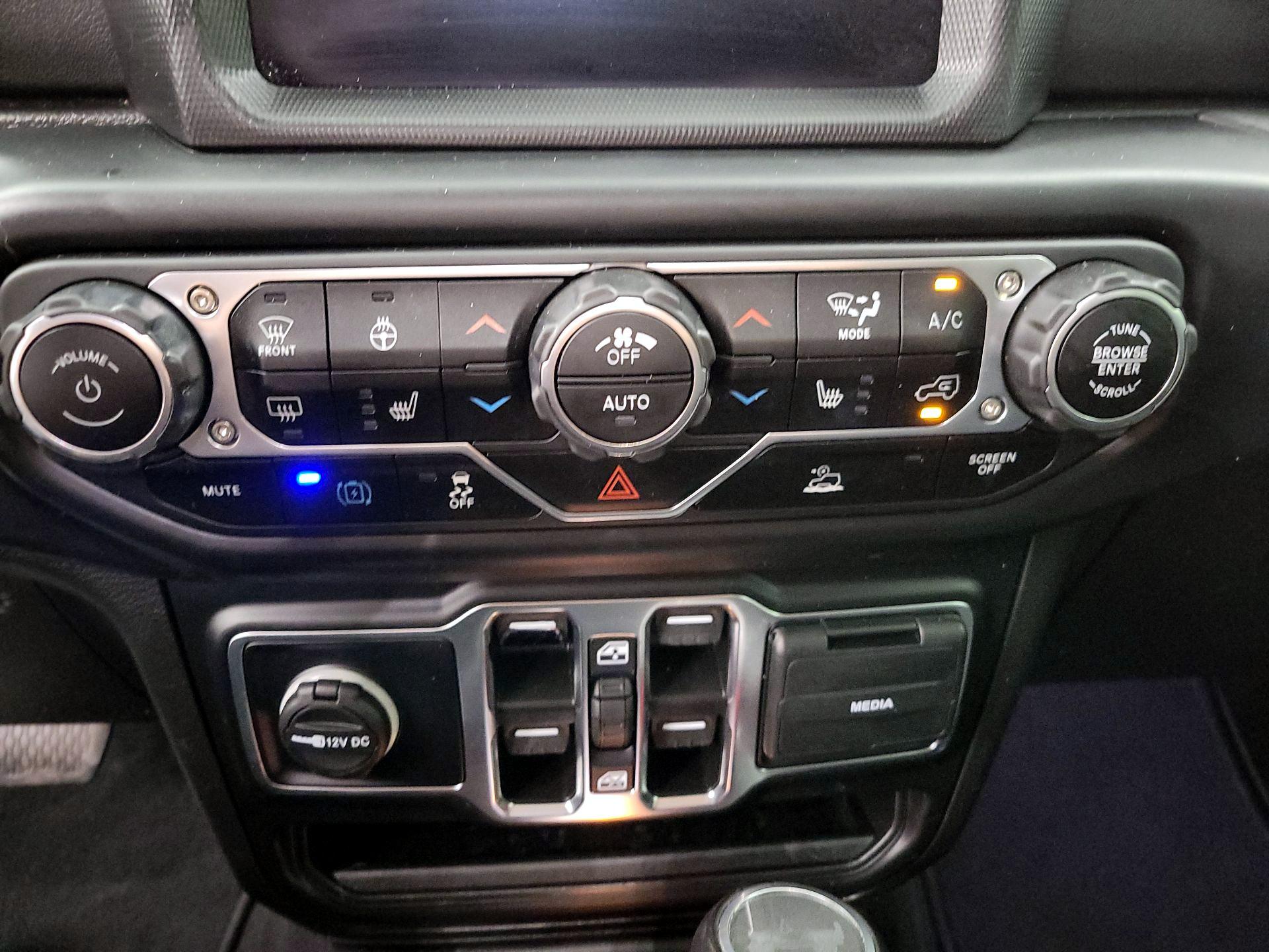Thumbnail: 2022 Jeep Wrangler - 17