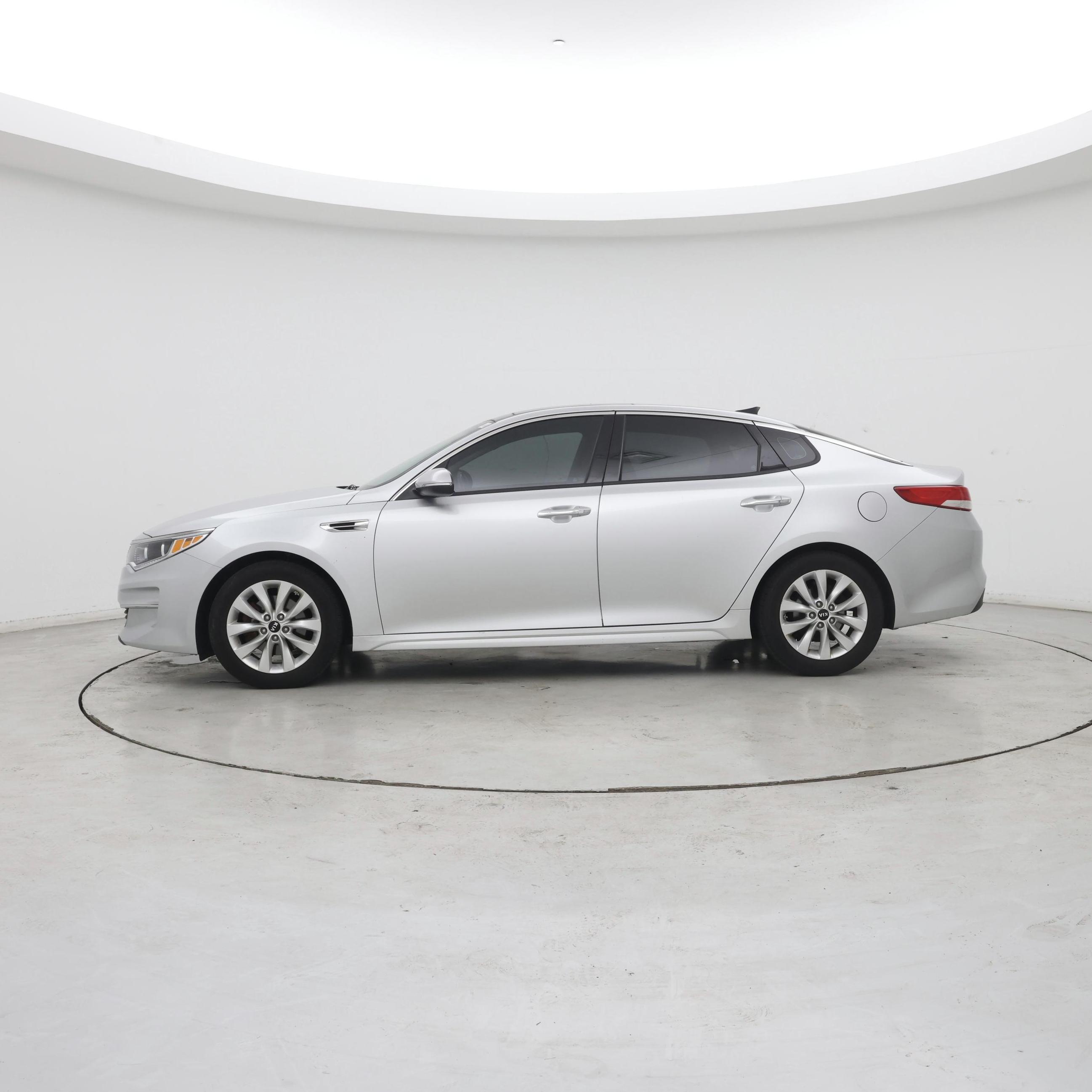 Thumbnail: 2016 Kia Optima - 3