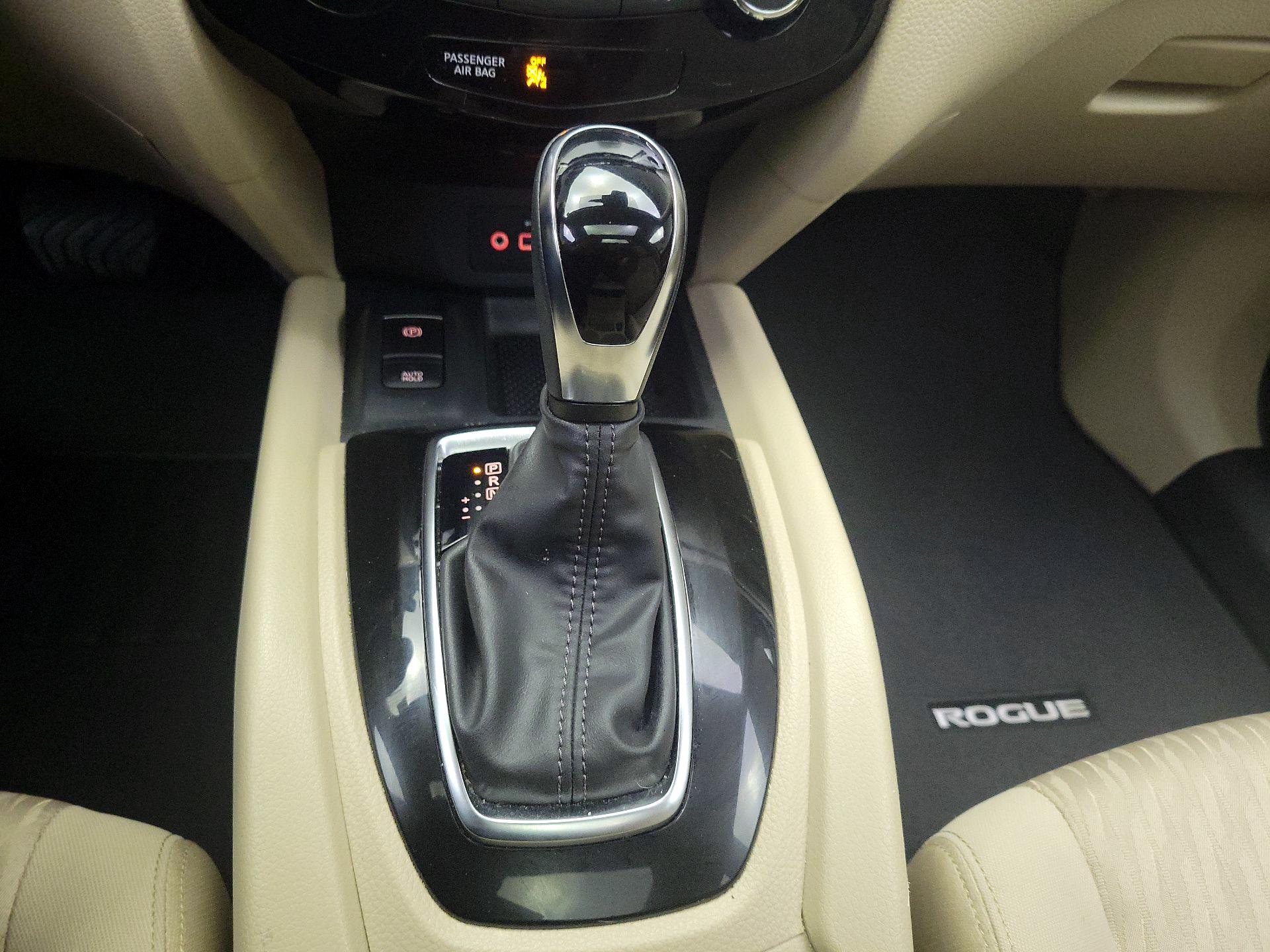 Thumbnail: 2019 Nissan Rogue - 18