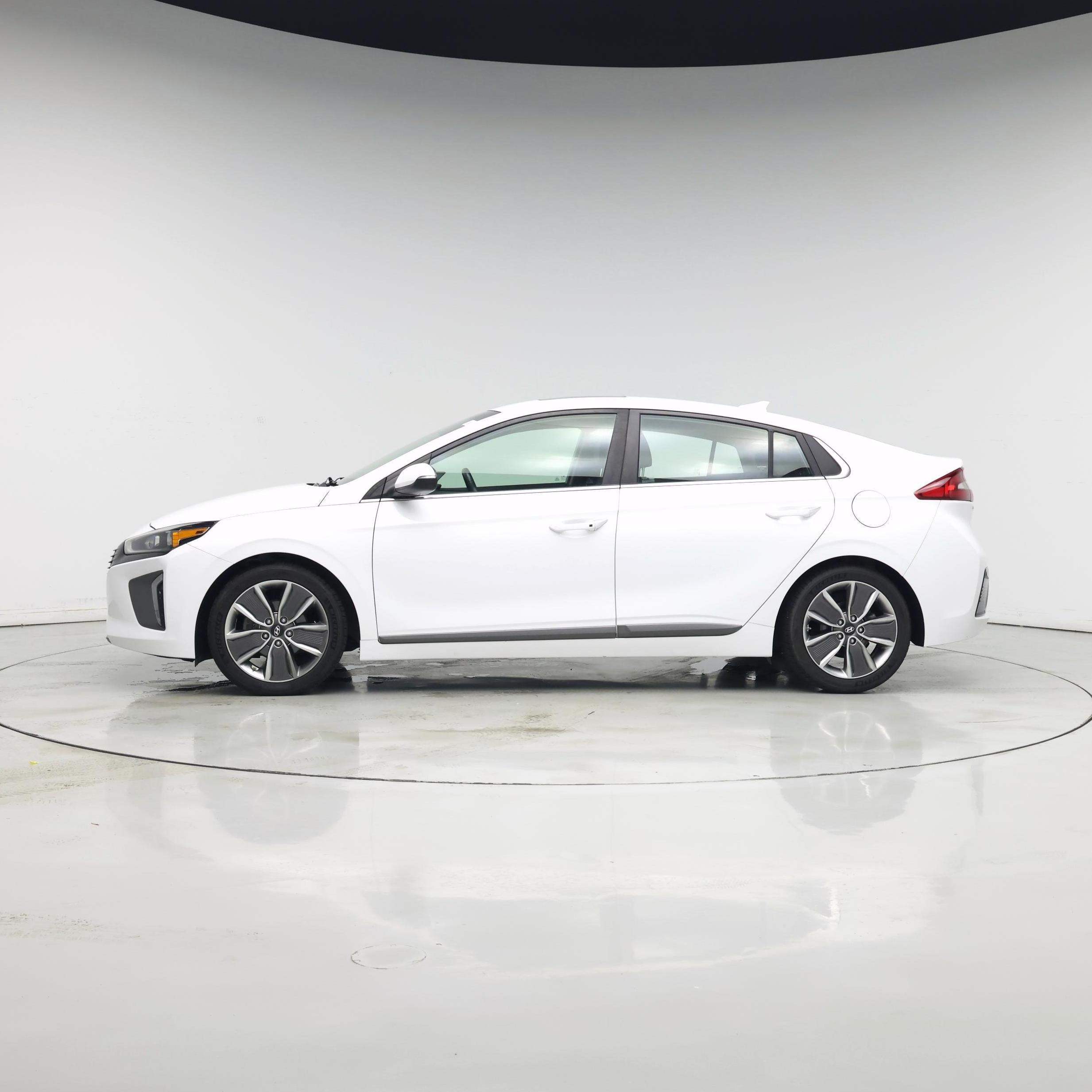 Thumbnail: 2019 Hyundai Ioniq - 3