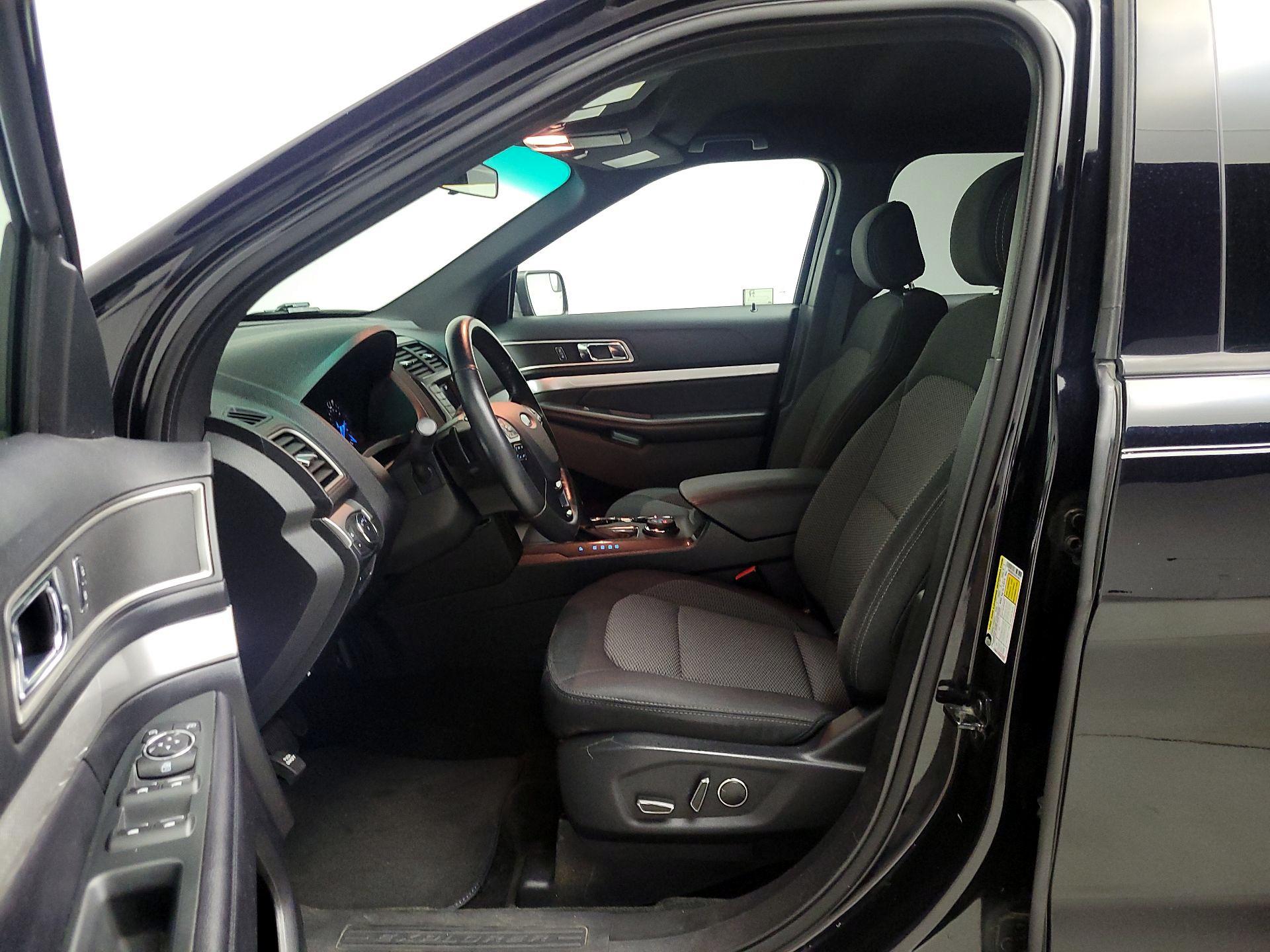 Thumbnail: 2016 Ford Explorer - 11