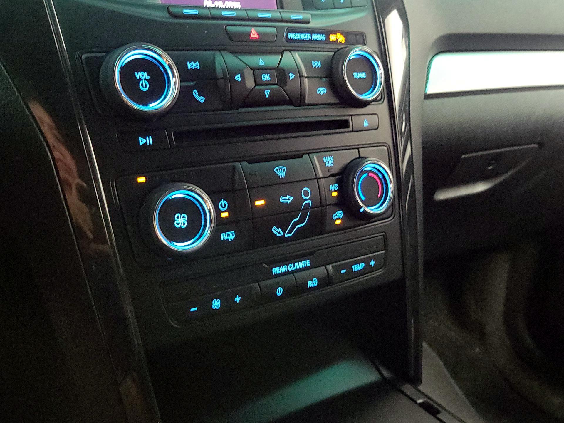Thumbnail: 2016 Ford Explorer - 16