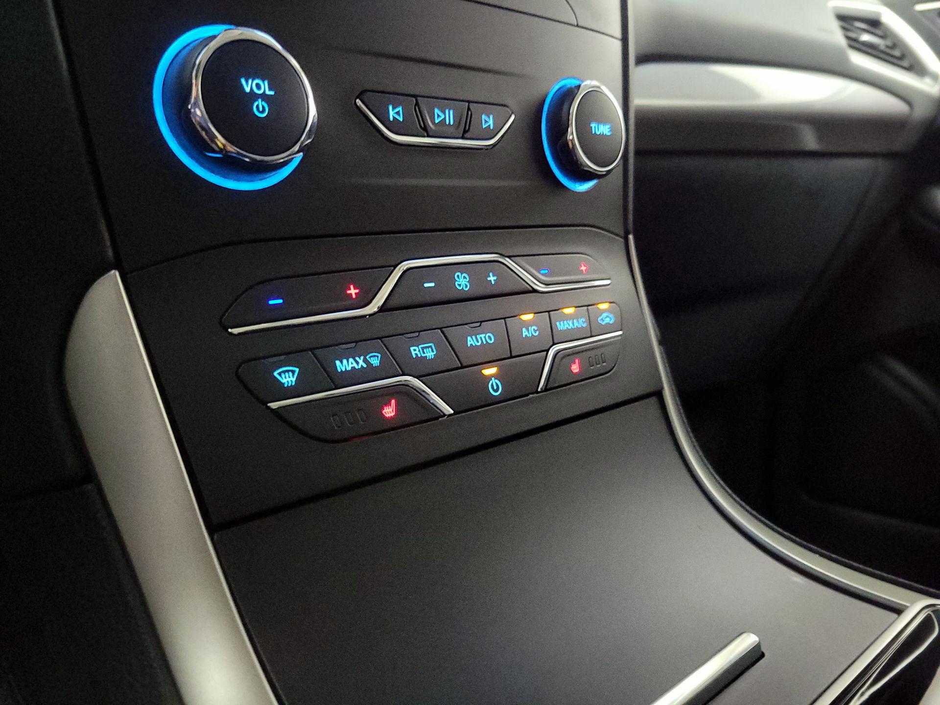 Thumbnail: 2020 Ford Edge - 17