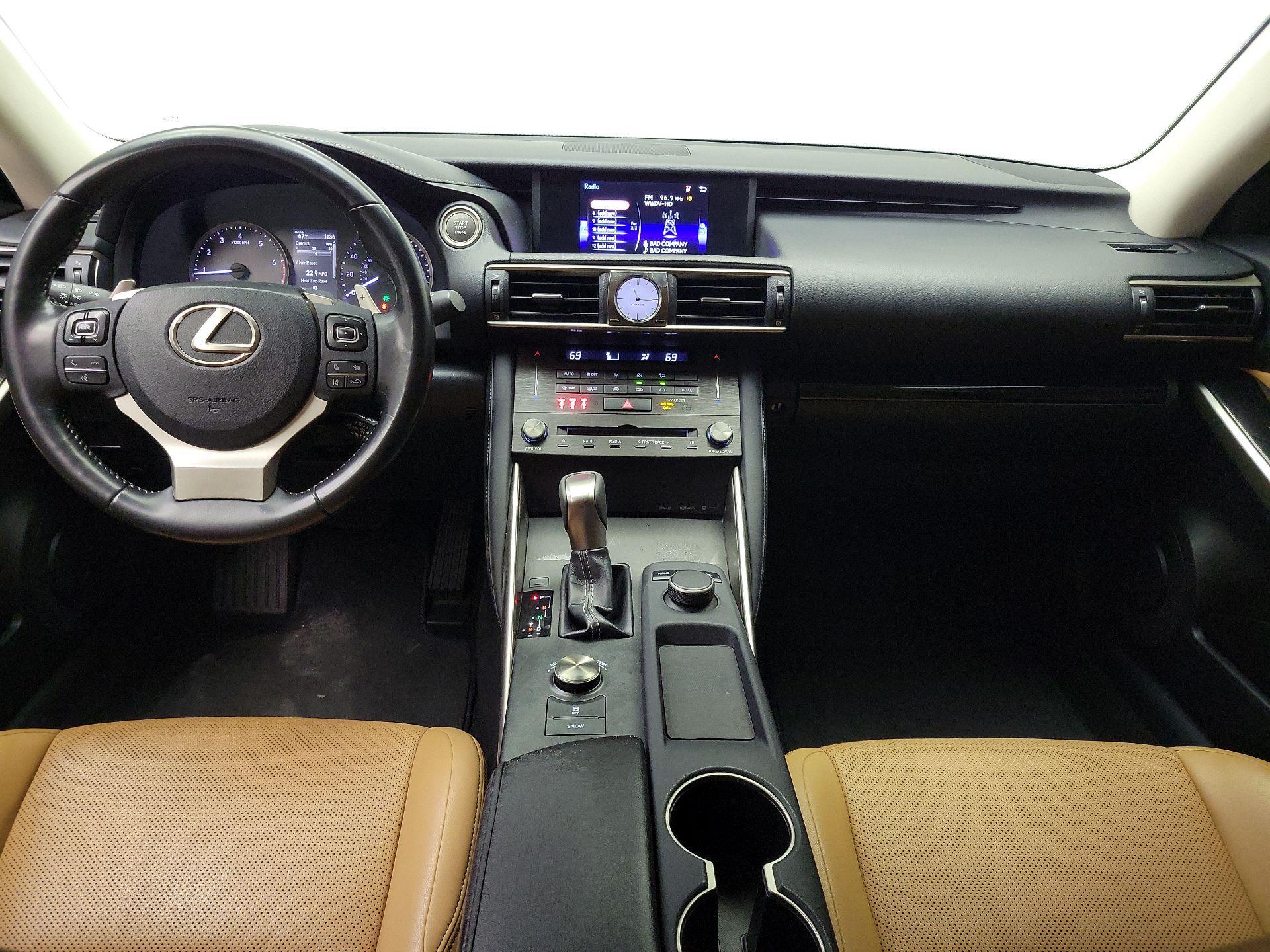 Thumbnail: 2019 Lexus IS - 9