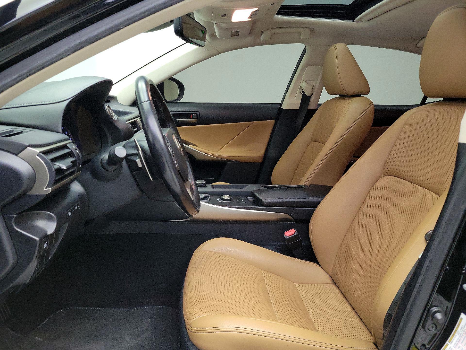 Thumbnail: 2019 Lexus IS - 11