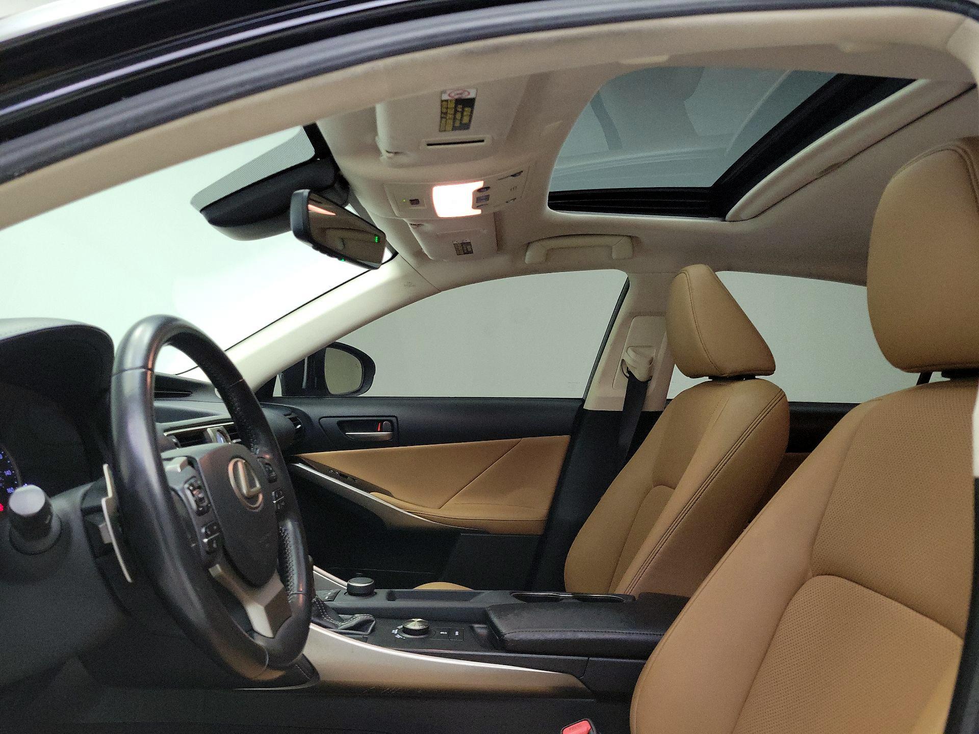 Thumbnail: 2019 Lexus IS - 17