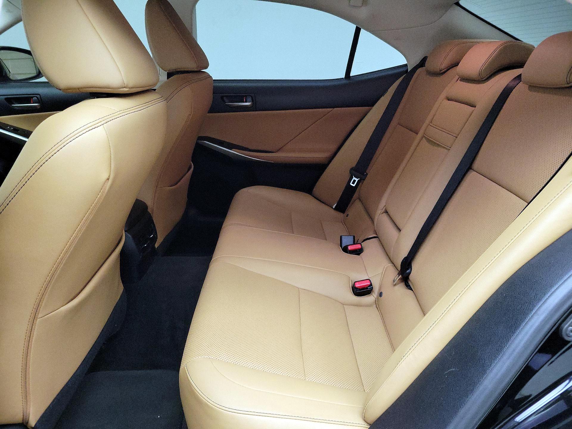 Thumbnail: 2019 Lexus IS - 18