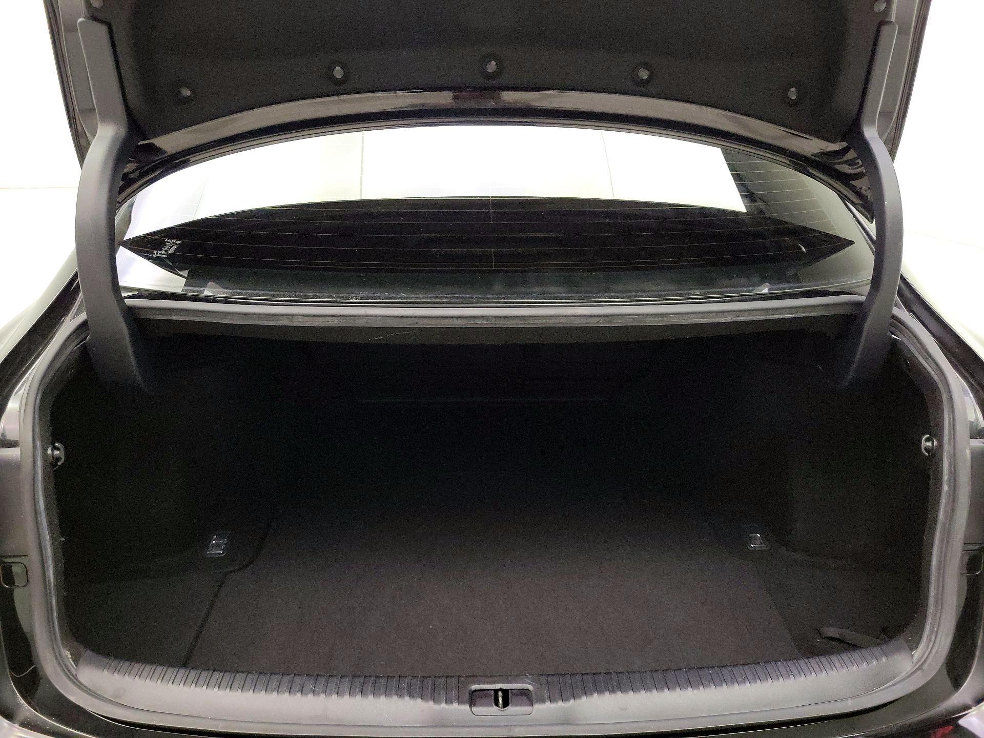 Thumbnail: 2019 Lexus IS - 19