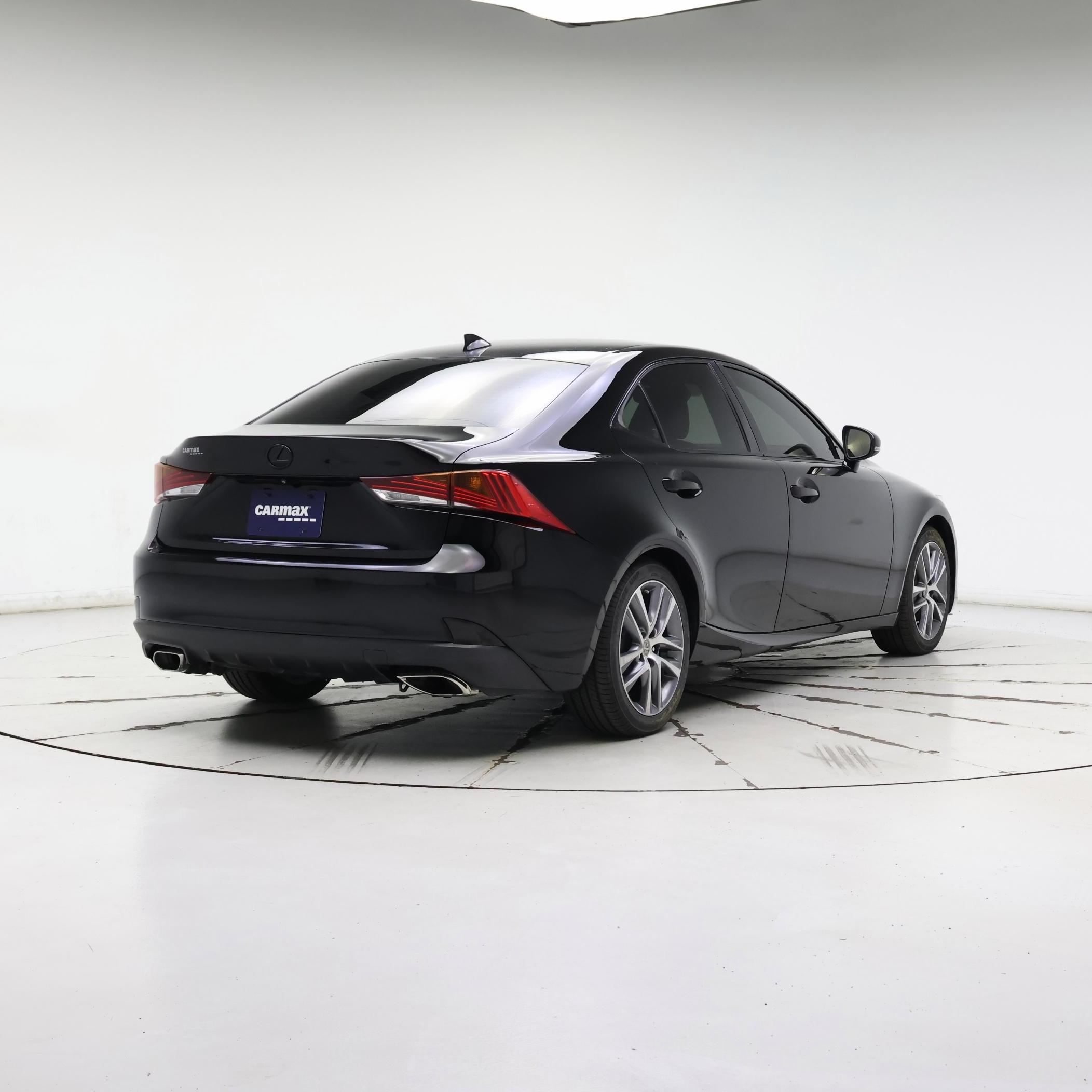 Thumbnail: 2019 Lexus IS - 8