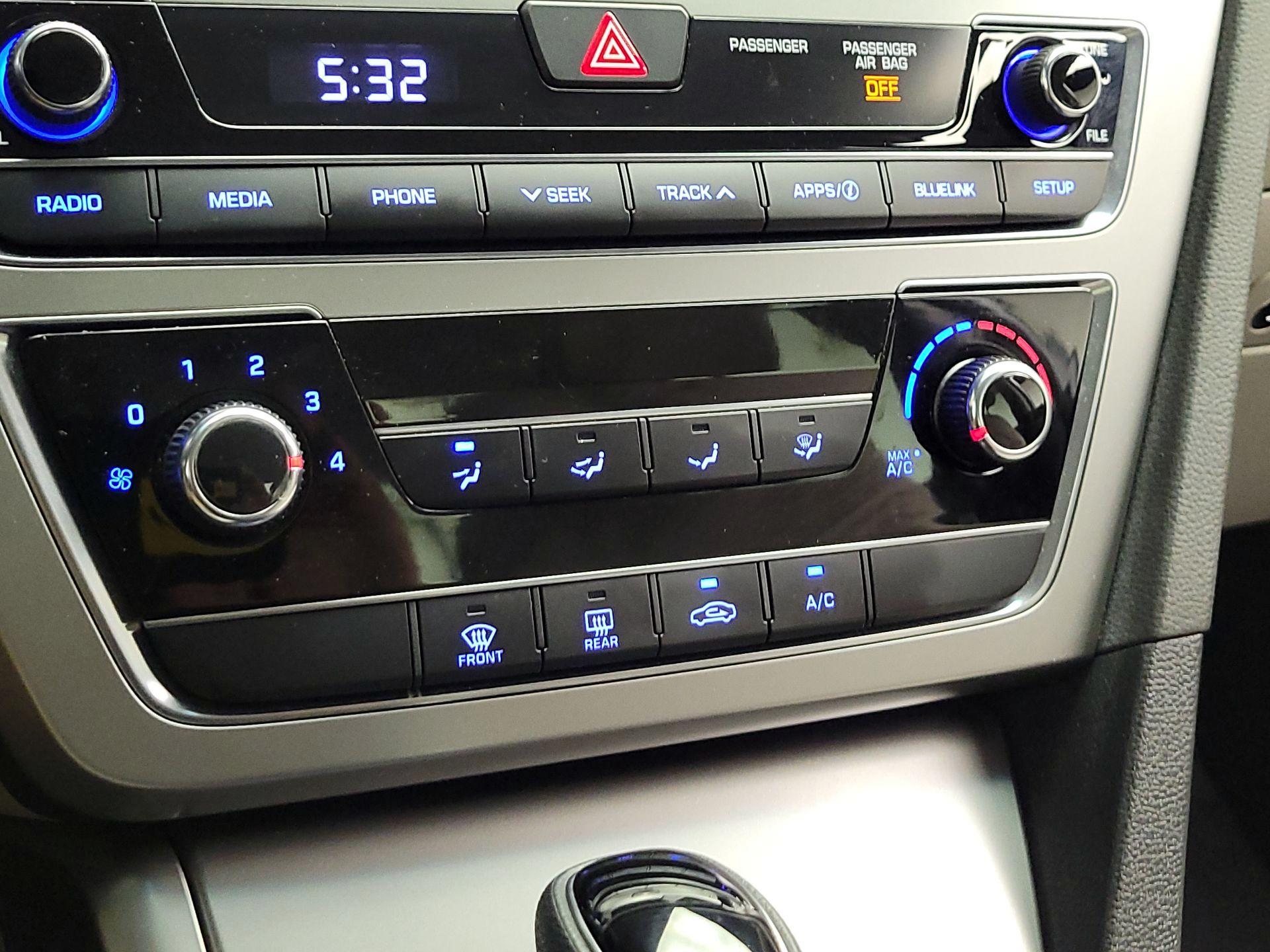 Thumbnail: 2016 Hyundai Sonata - 16