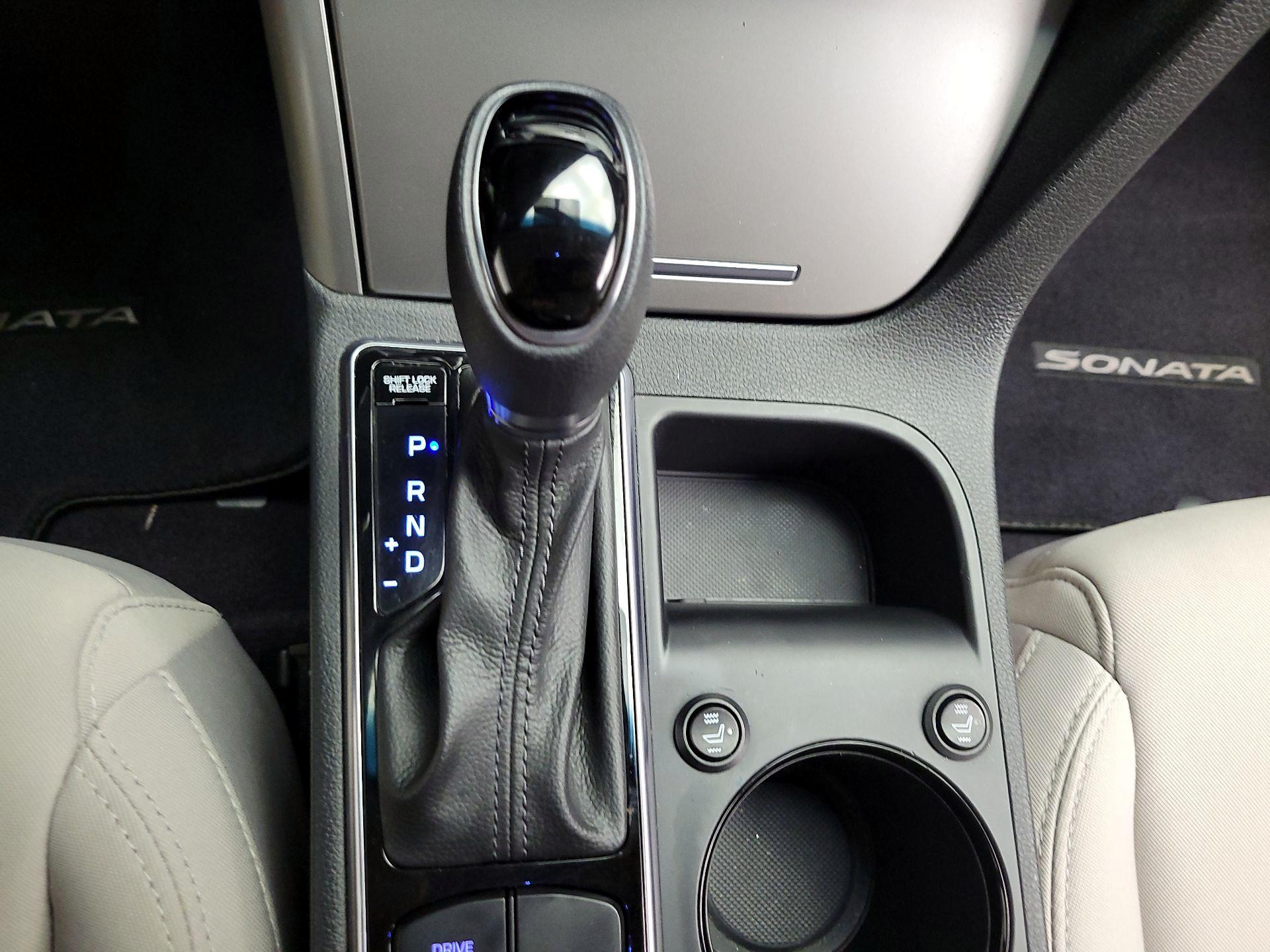 Thumbnail: 2016 Hyundai Sonata - 17