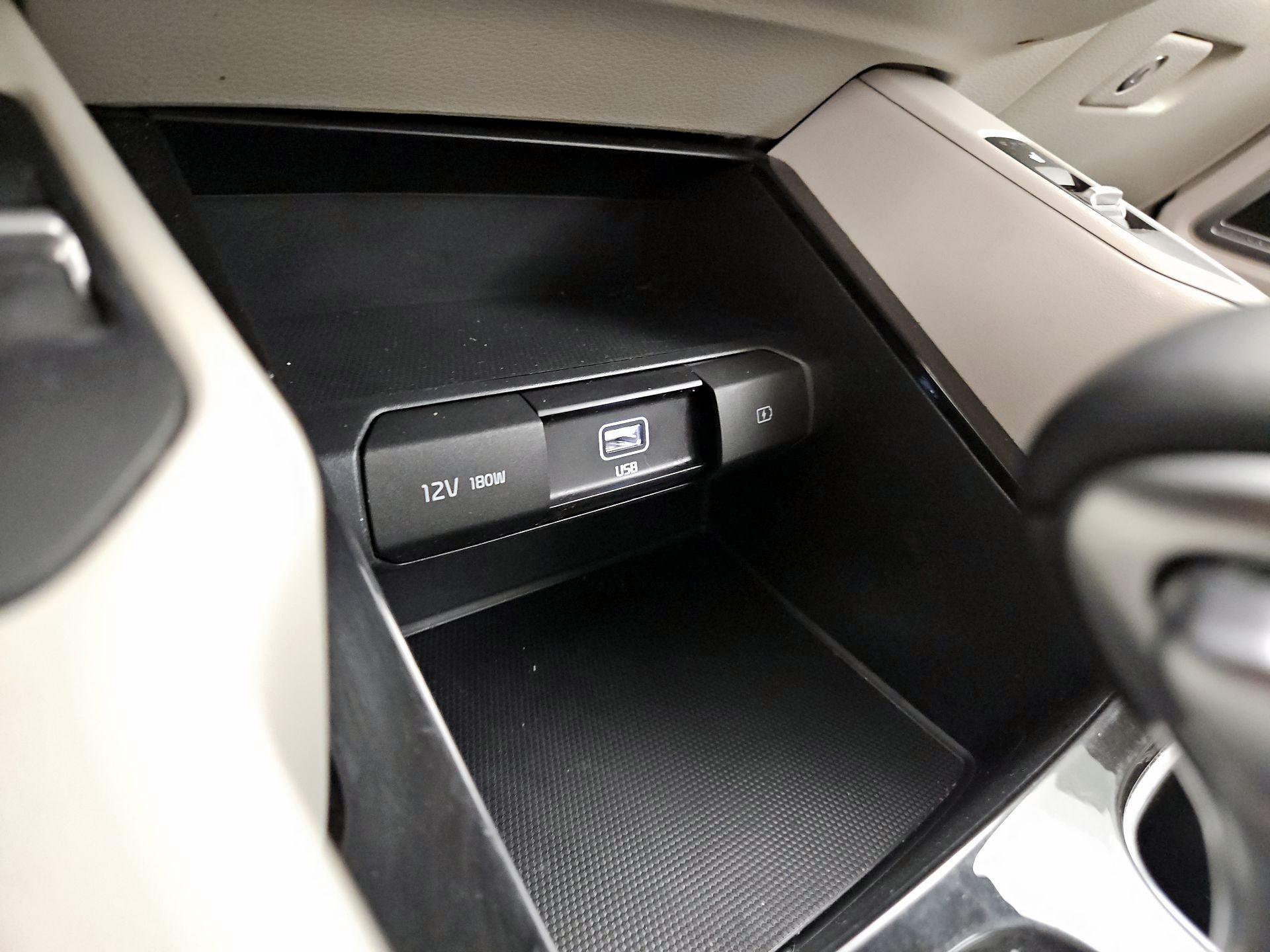 Thumbnail: 2020 Kia Telluride - 18