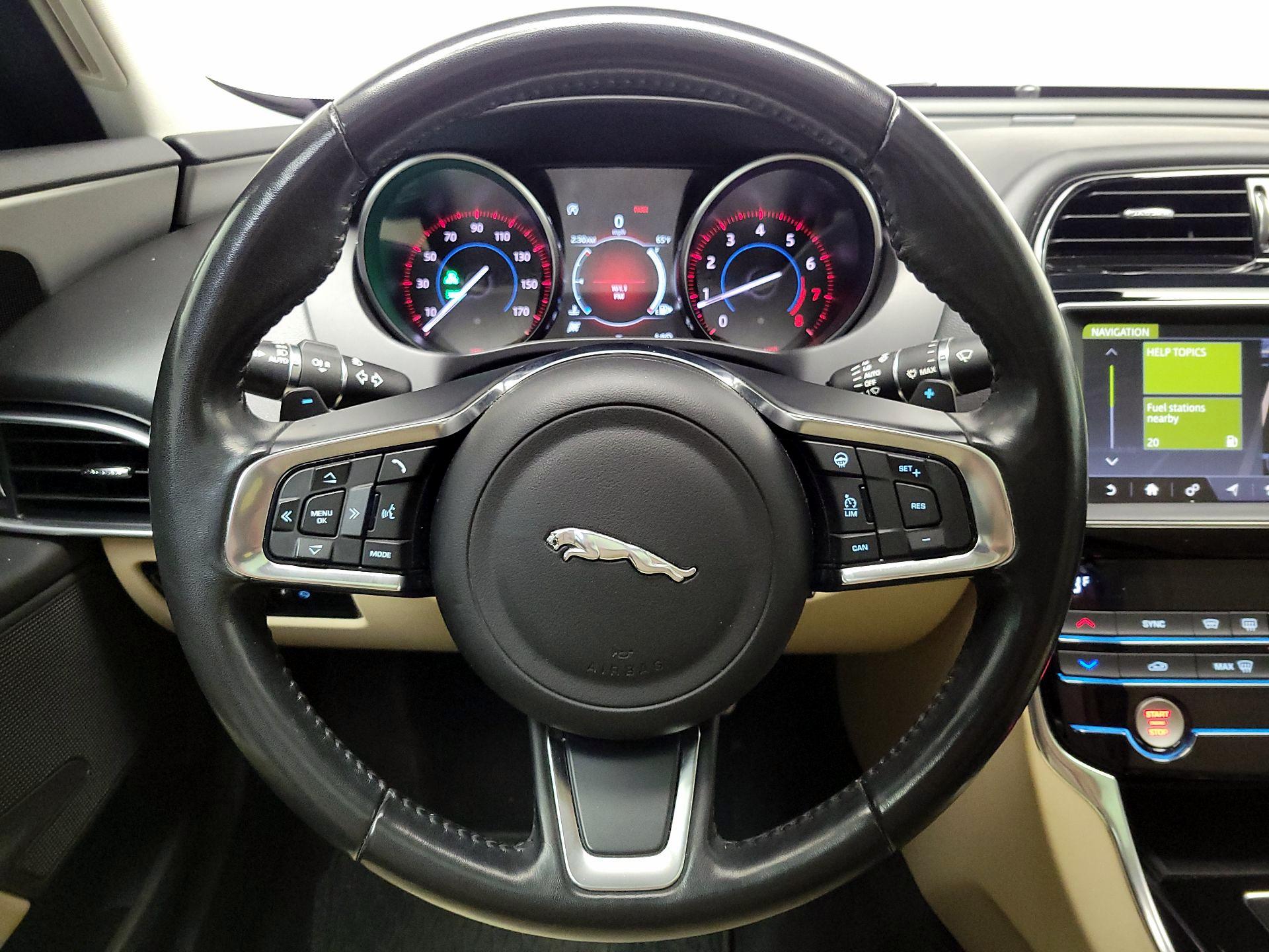 Thumbnail: 2019 Jaguar XE - 10