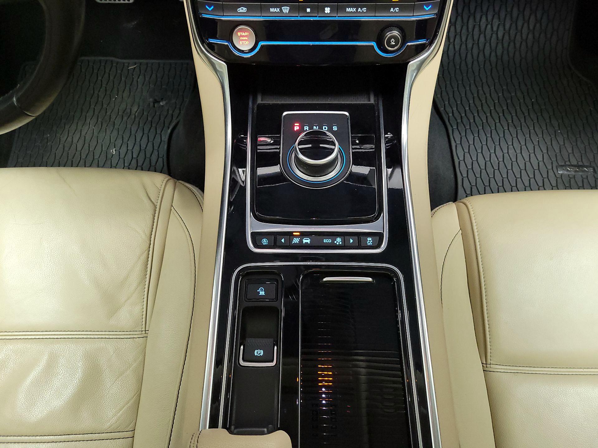 Thumbnail: 2019 Jaguar XE - 18