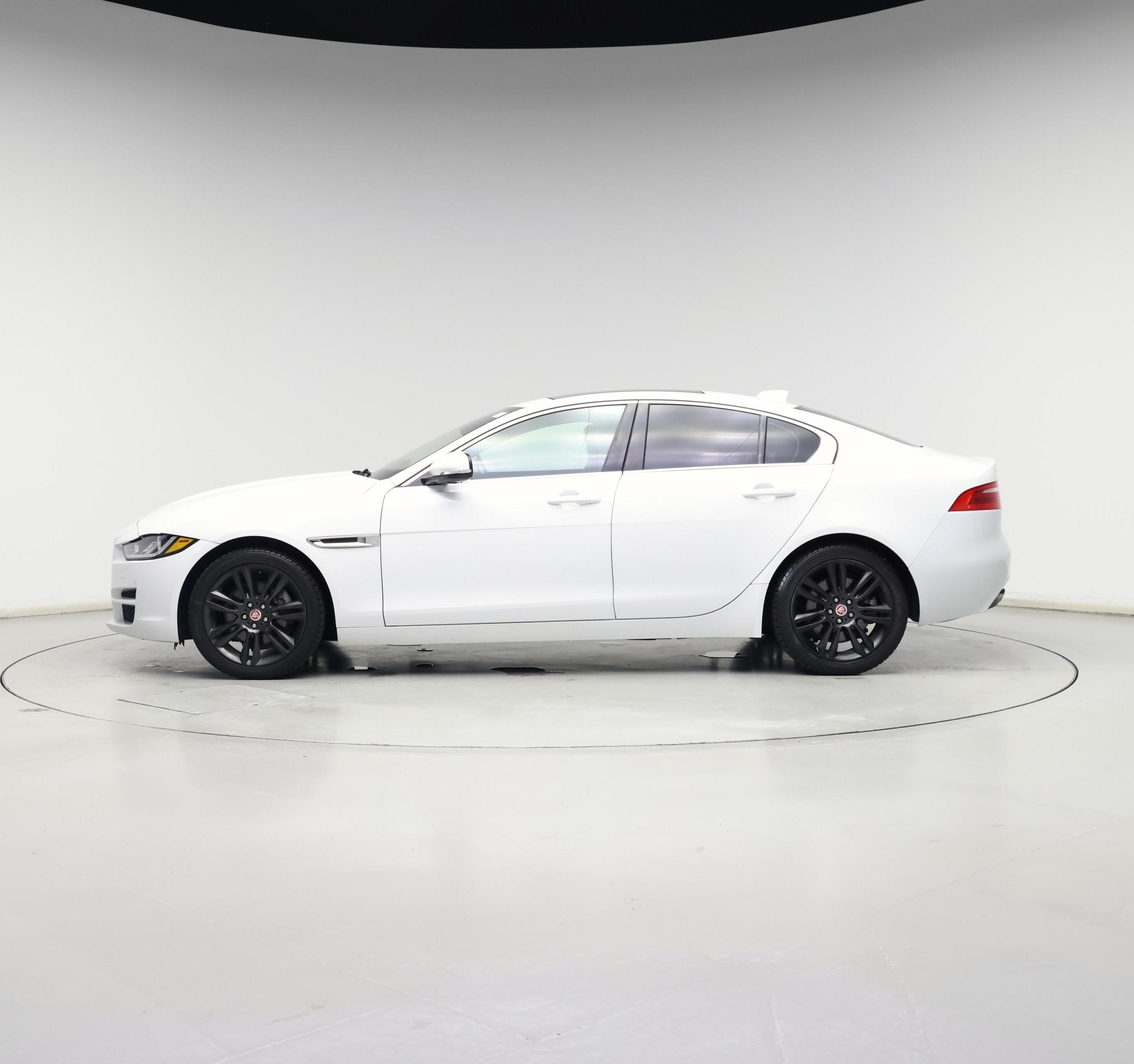Thumbnail: 2019 Jaguar XE - 3