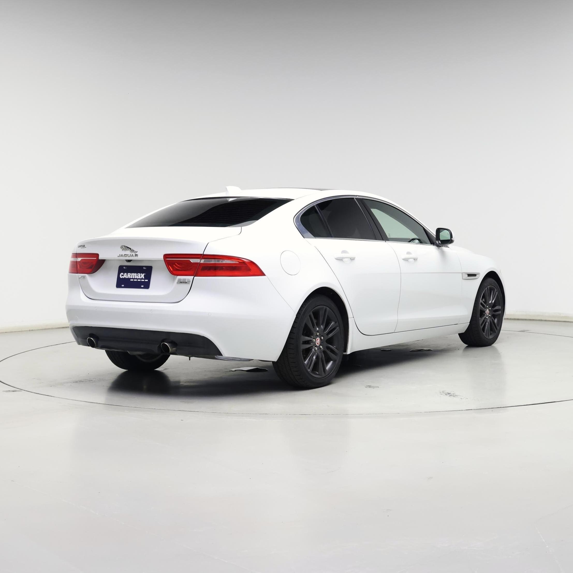 Thumbnail: 2019 Jaguar XE - 8