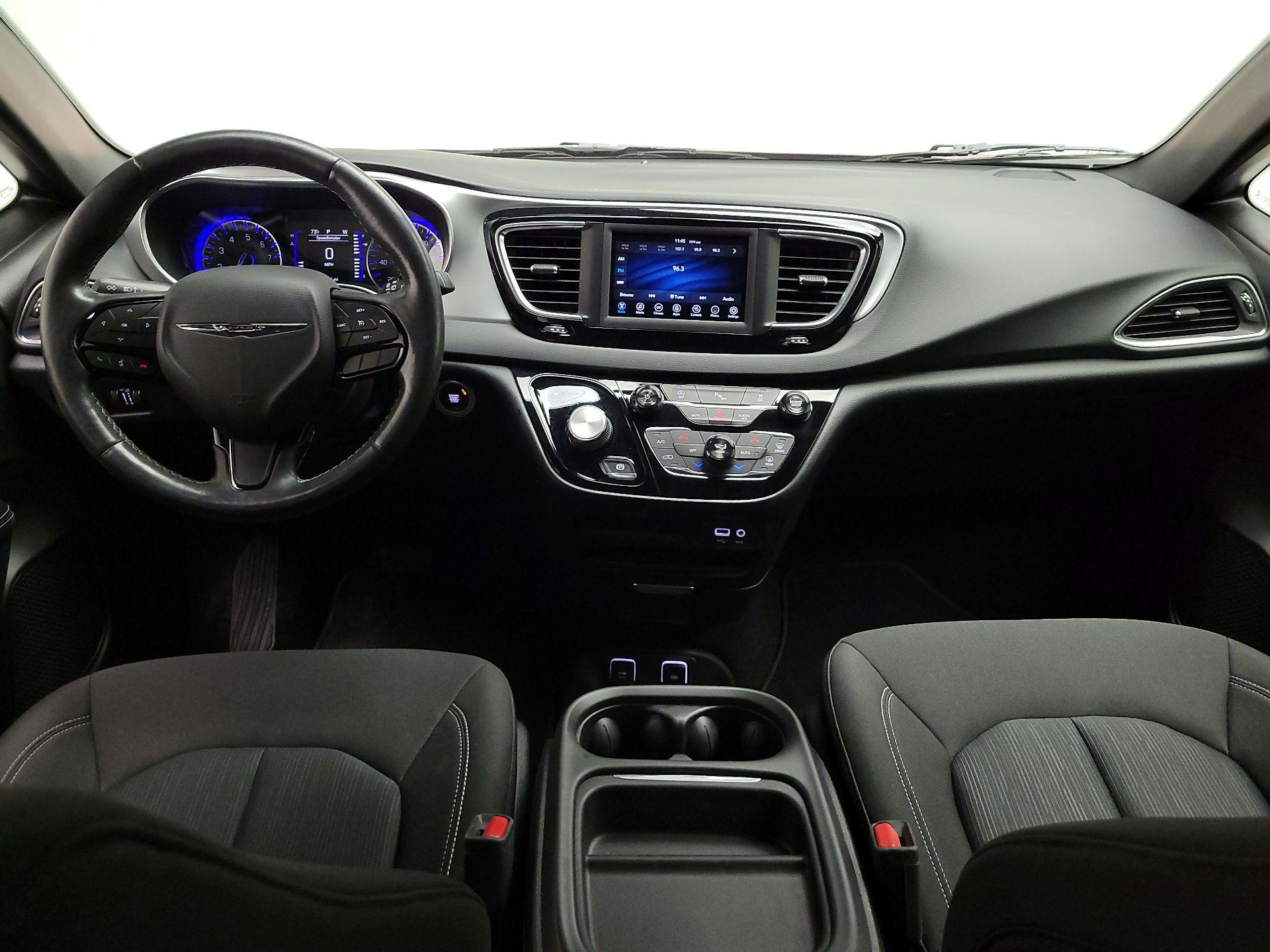 Thumbnail: 2019 Chrysler Pacifica - 9