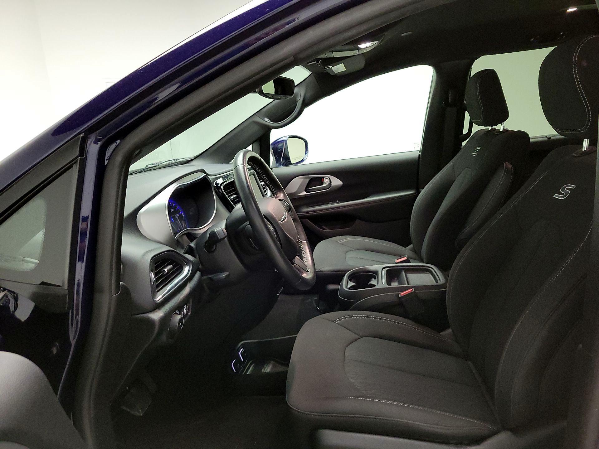 Thumbnail: 2019 Chrysler Pacifica - 11