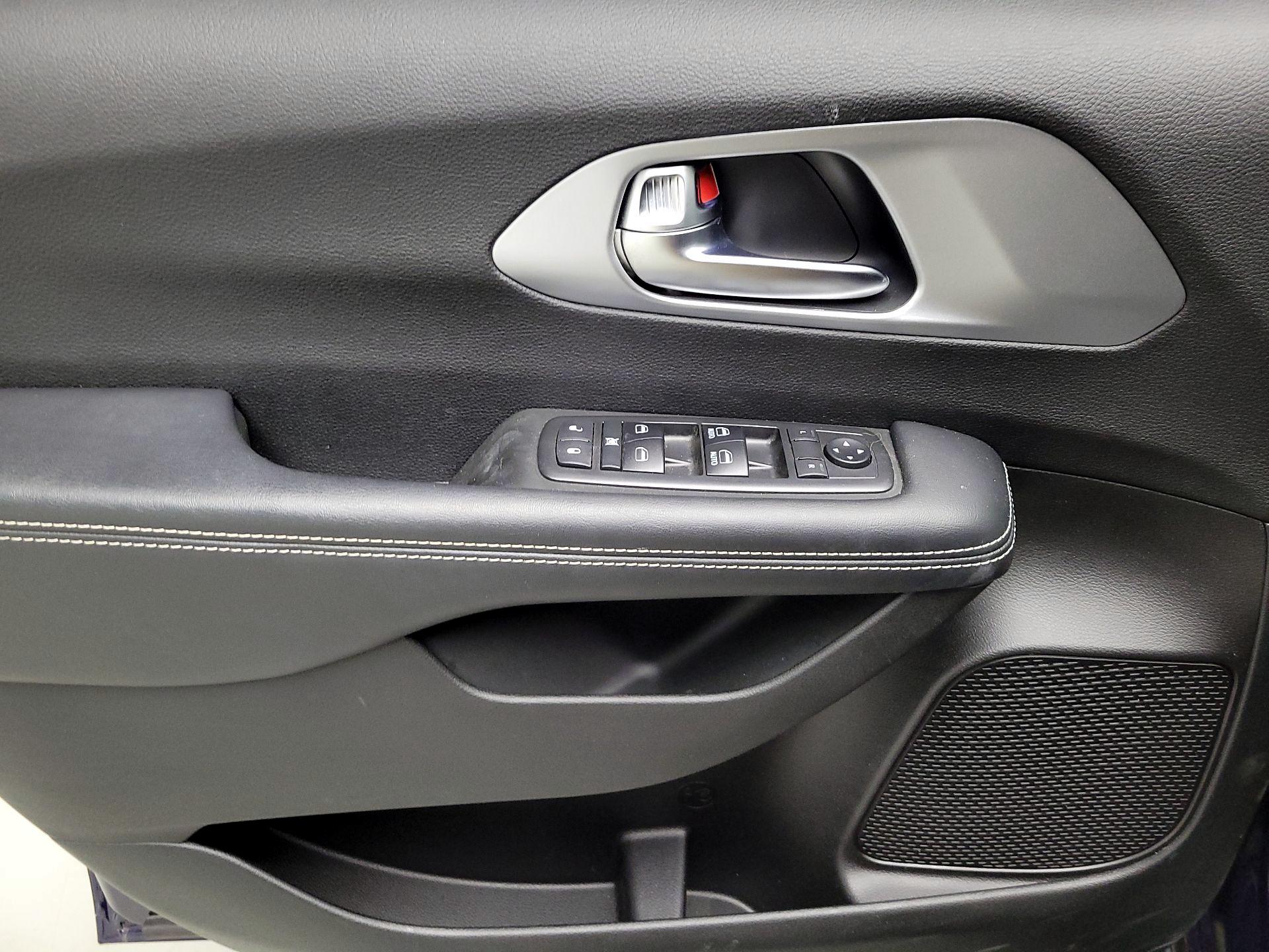 Thumbnail: 2019 Chrysler Pacifica - 12