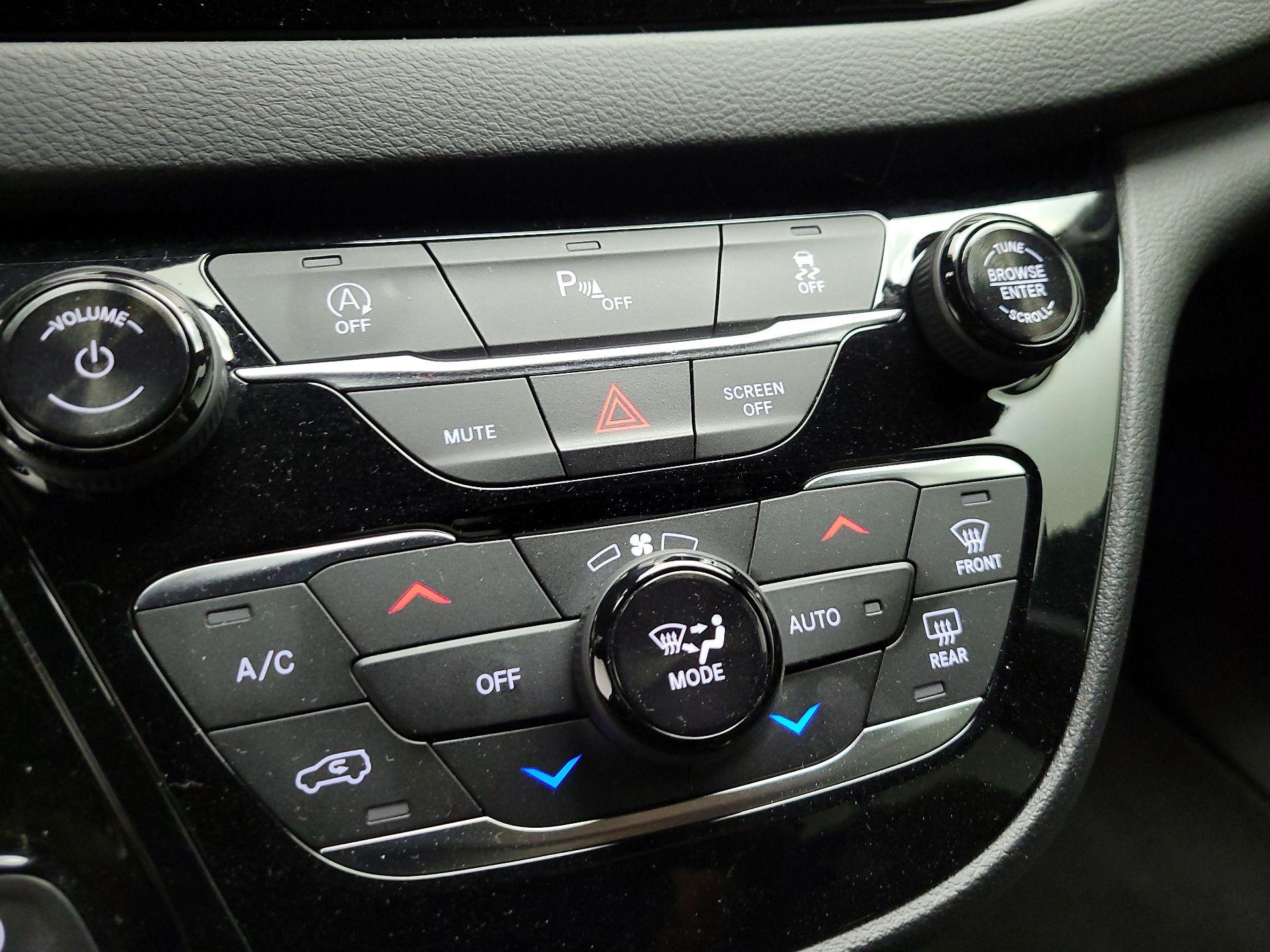 Thumbnail: 2019 Chrysler Pacifica - 15