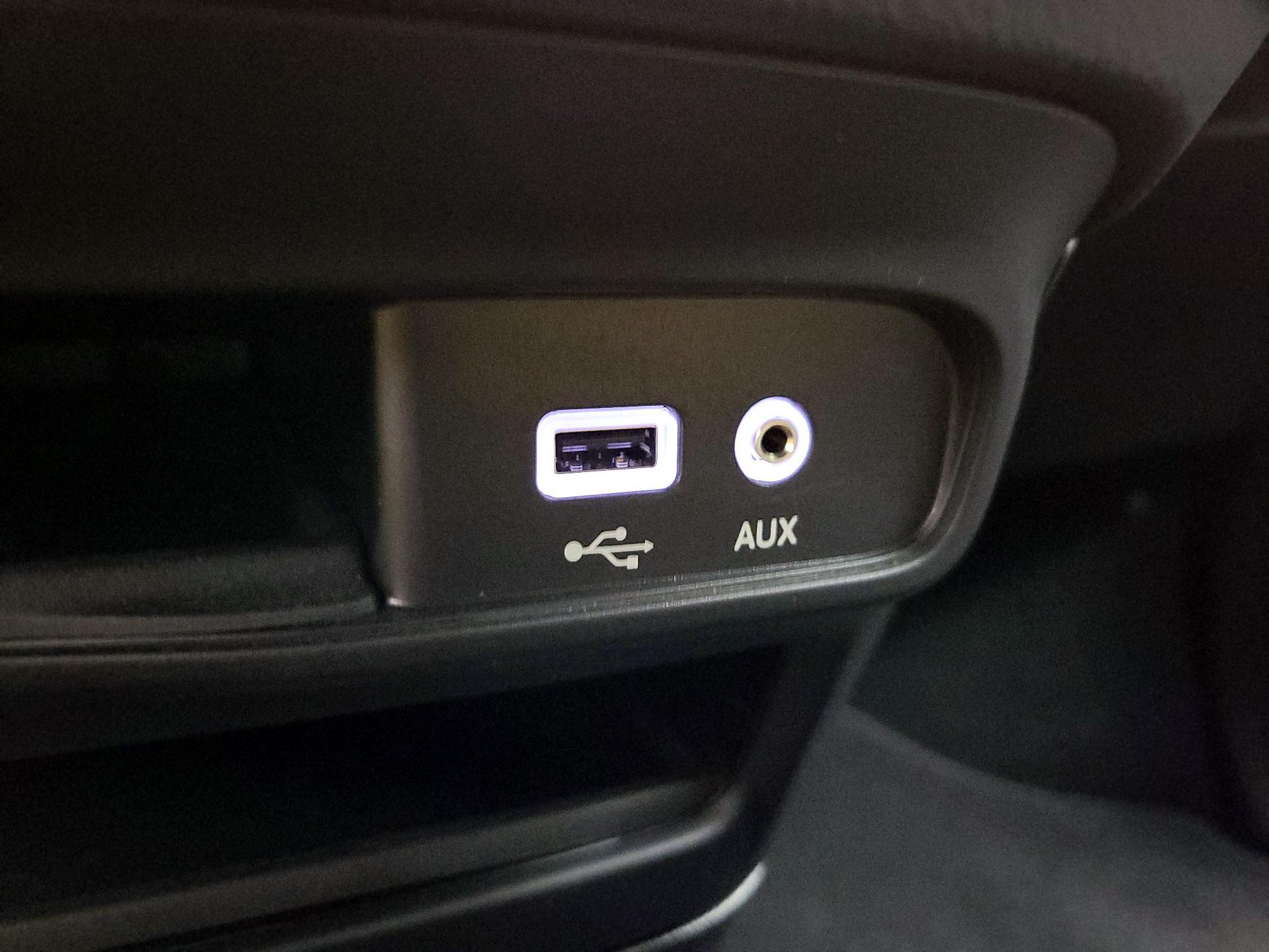 Thumbnail: 2019 Chrysler Pacifica - 17