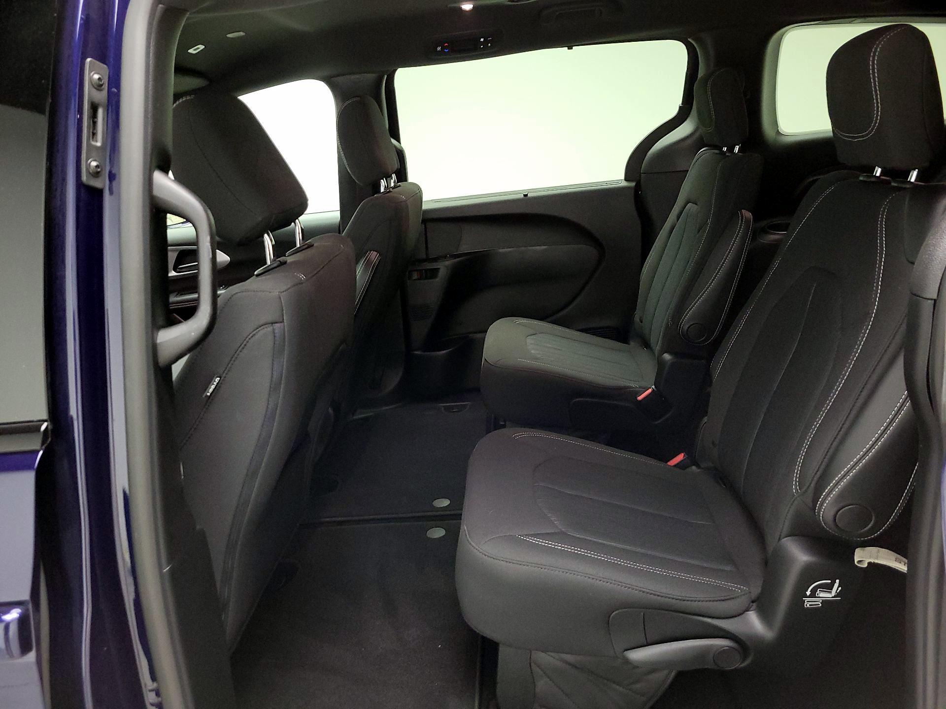 Thumbnail: 2019 Chrysler Pacifica - 18