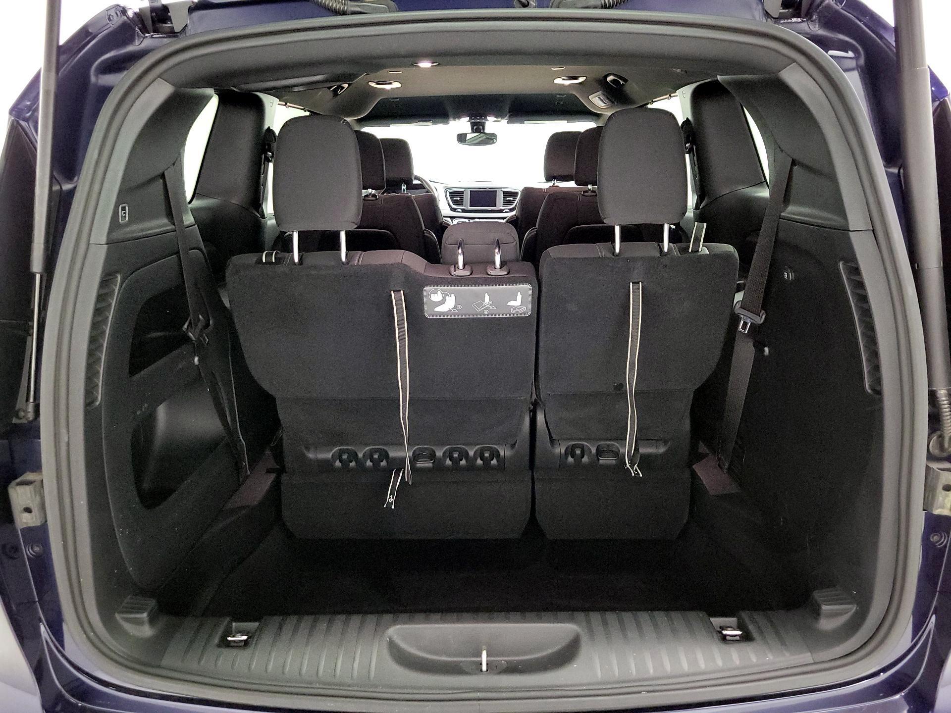 Thumbnail: 2019 Chrysler Pacifica - 20