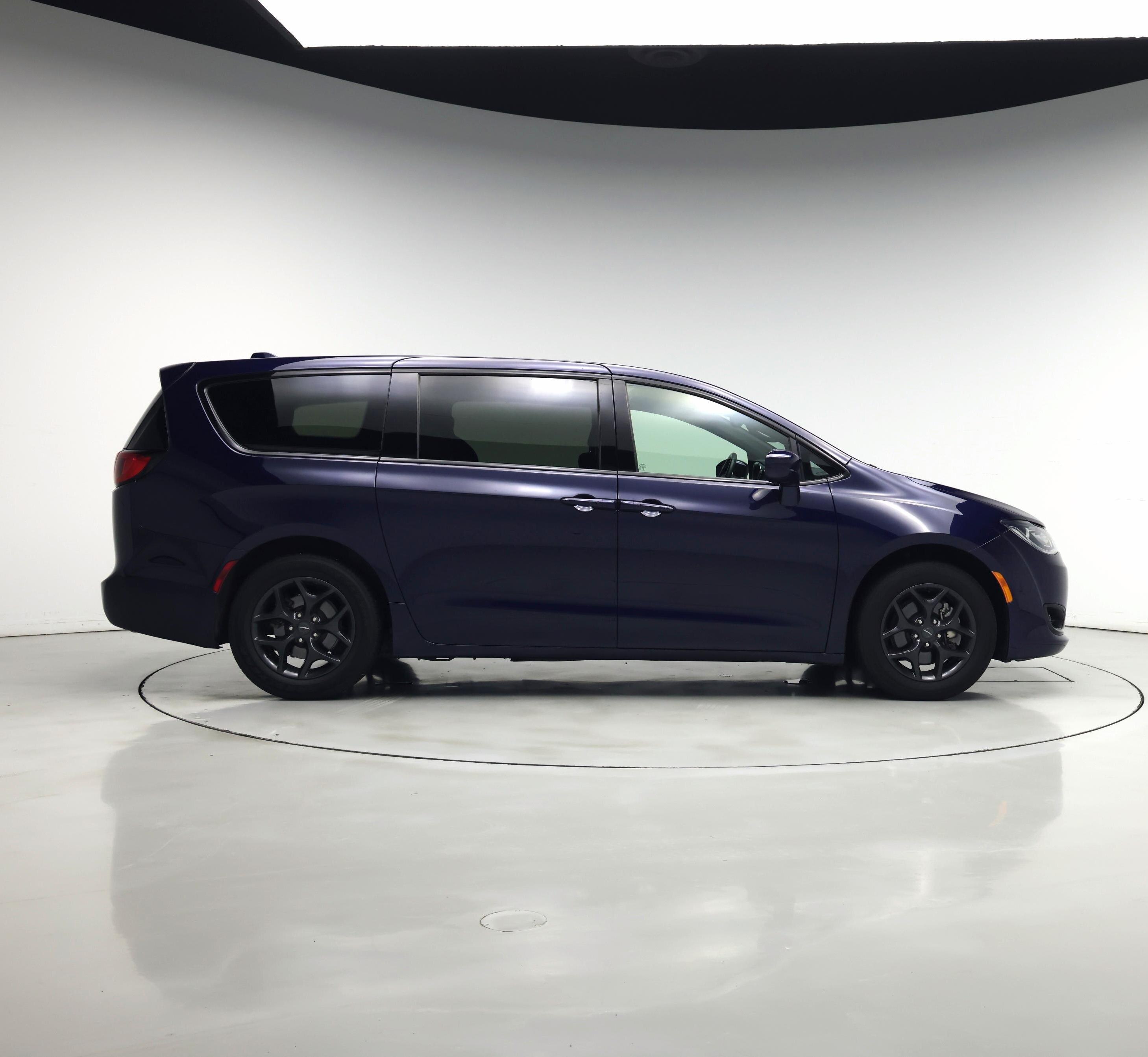 Thumbnail: 2019 Chrysler Pacifica - 7