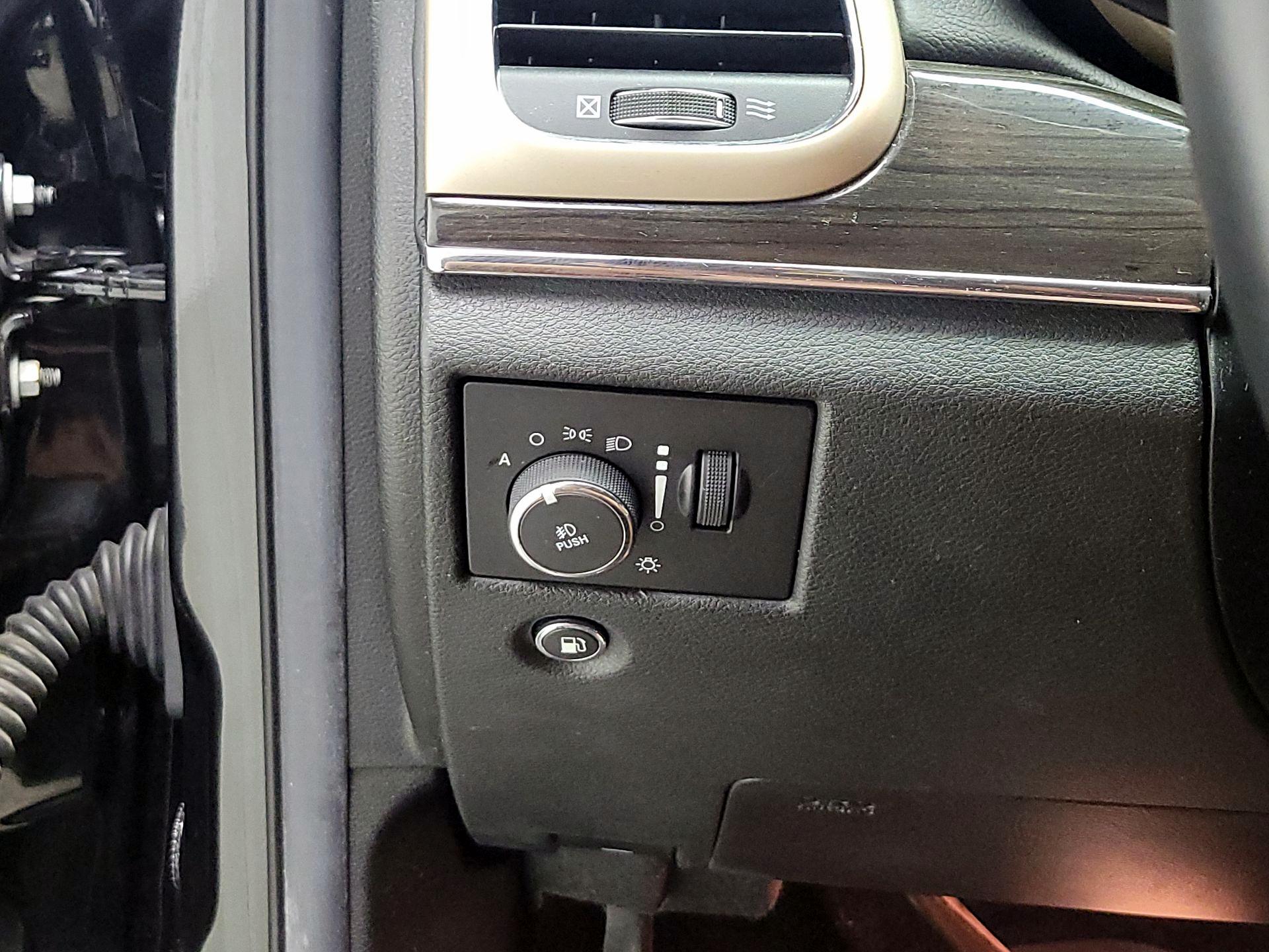 Thumbnail: 2014 Jeep Grand Cherokee - 13