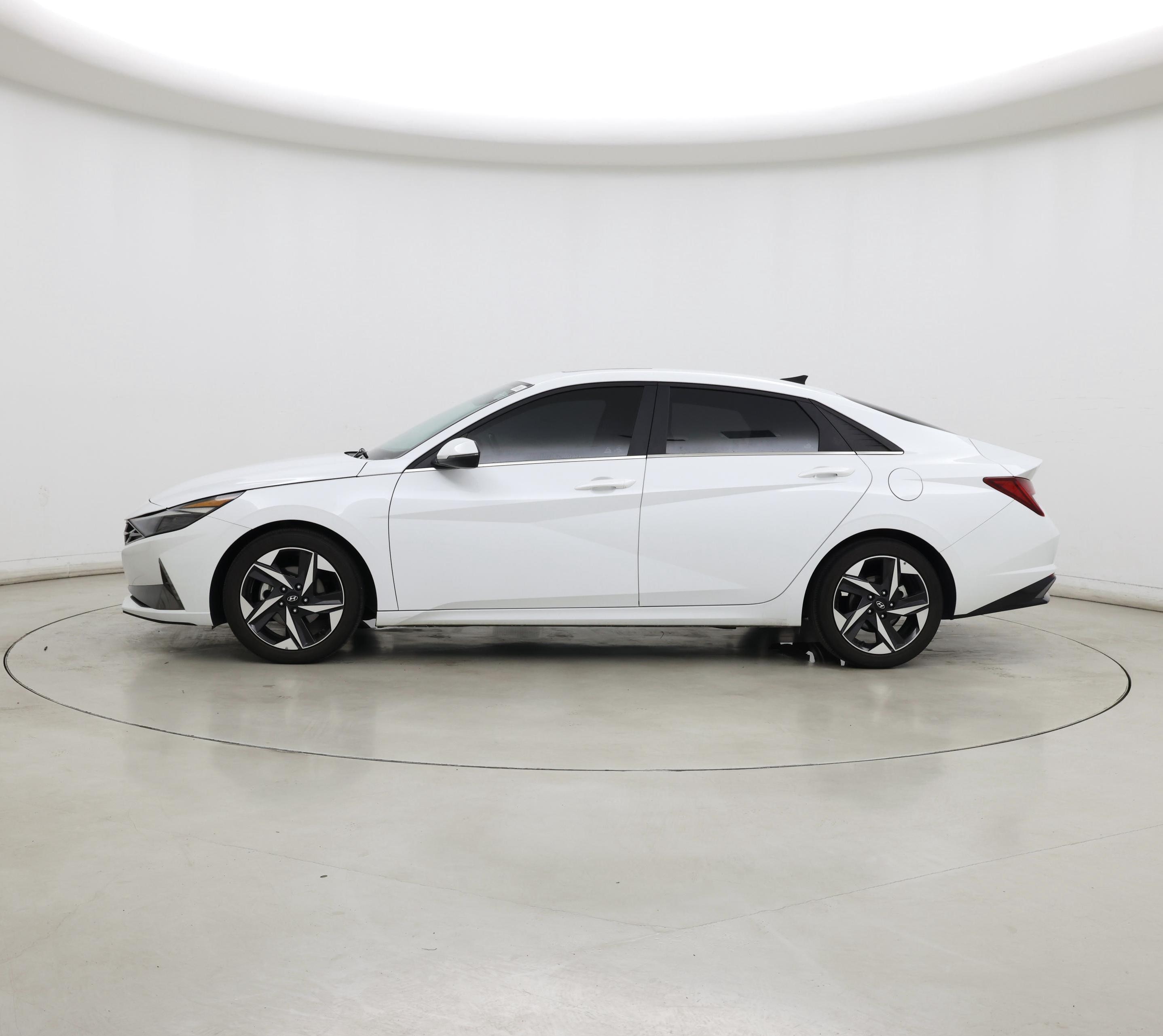 Thumbnail: 2021 Hyundai Elantra - 3