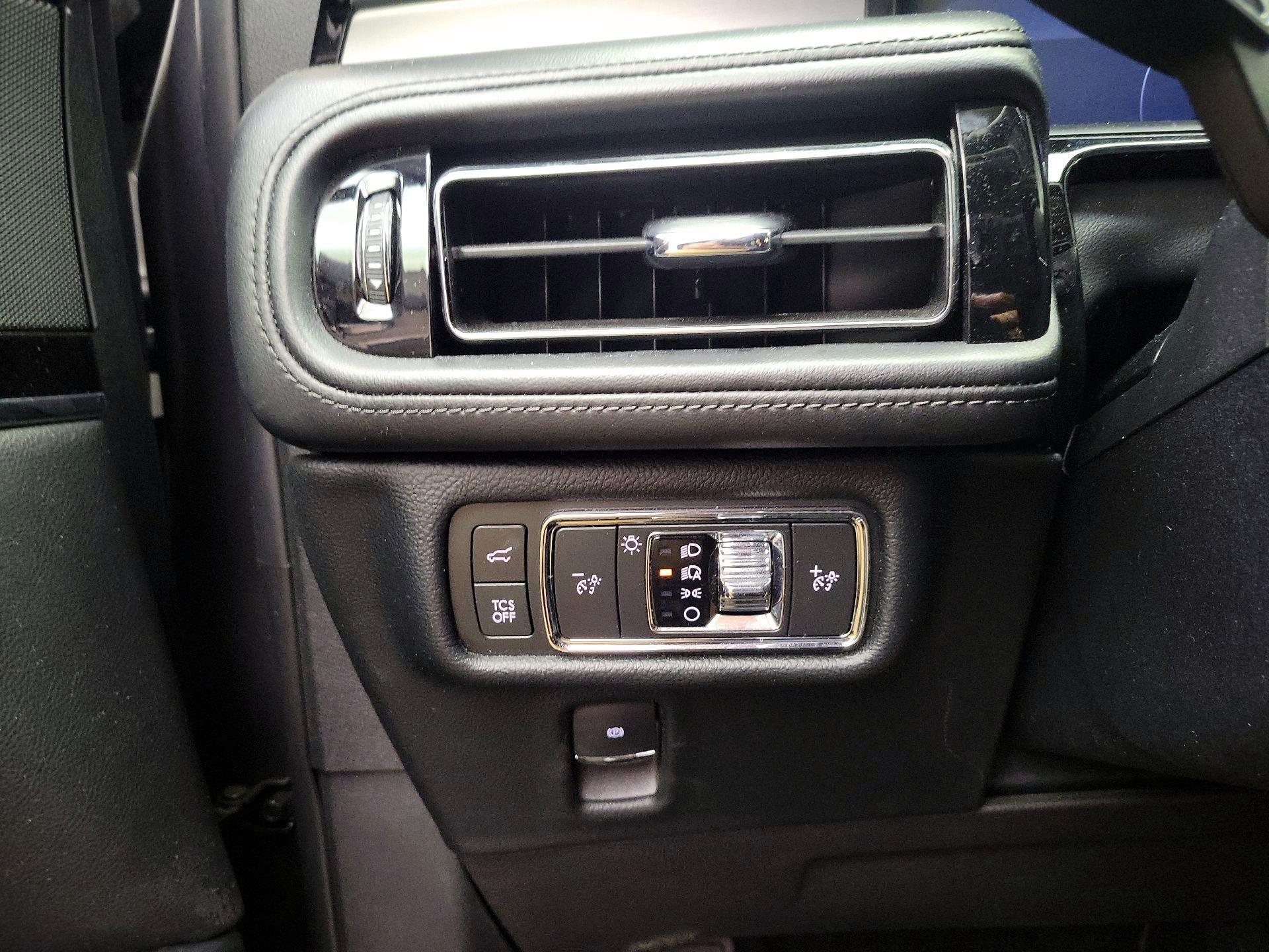 Thumbnail: 2021 Lincoln Nautilus - 13