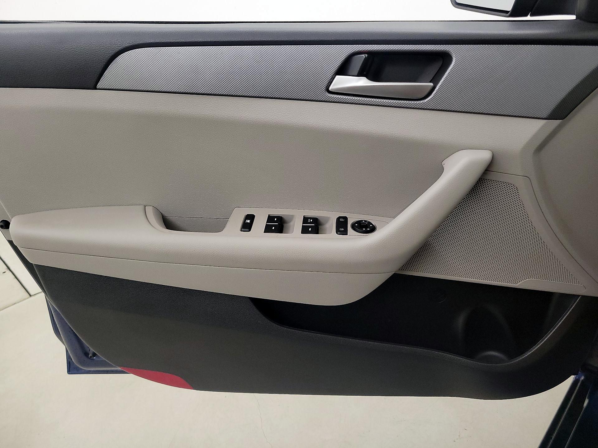Thumbnail: 2019 Hyundai Sonata - 12