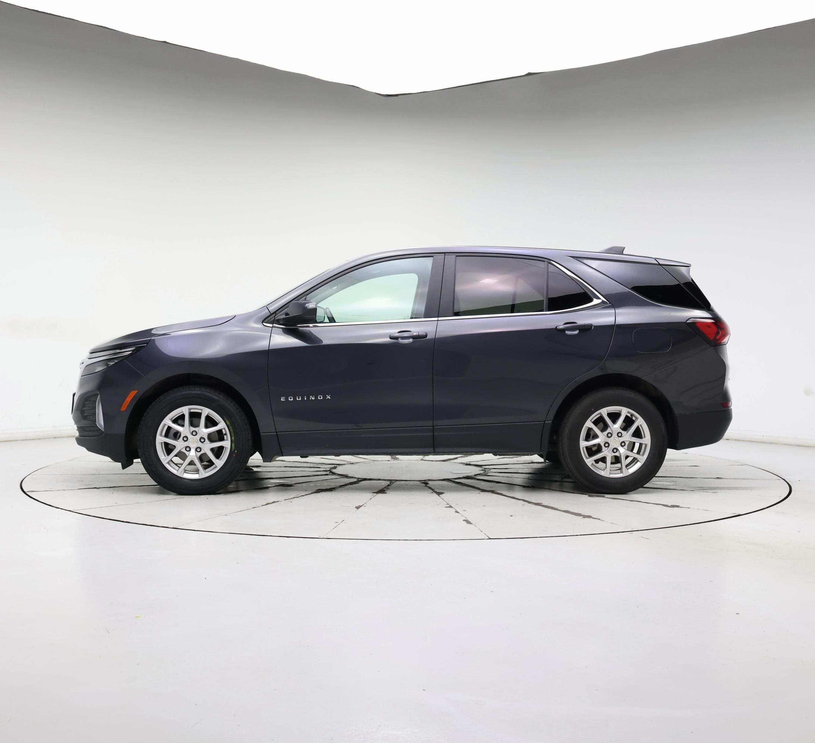 Thumbnail: 2022 Chevrolet Equinox - 3