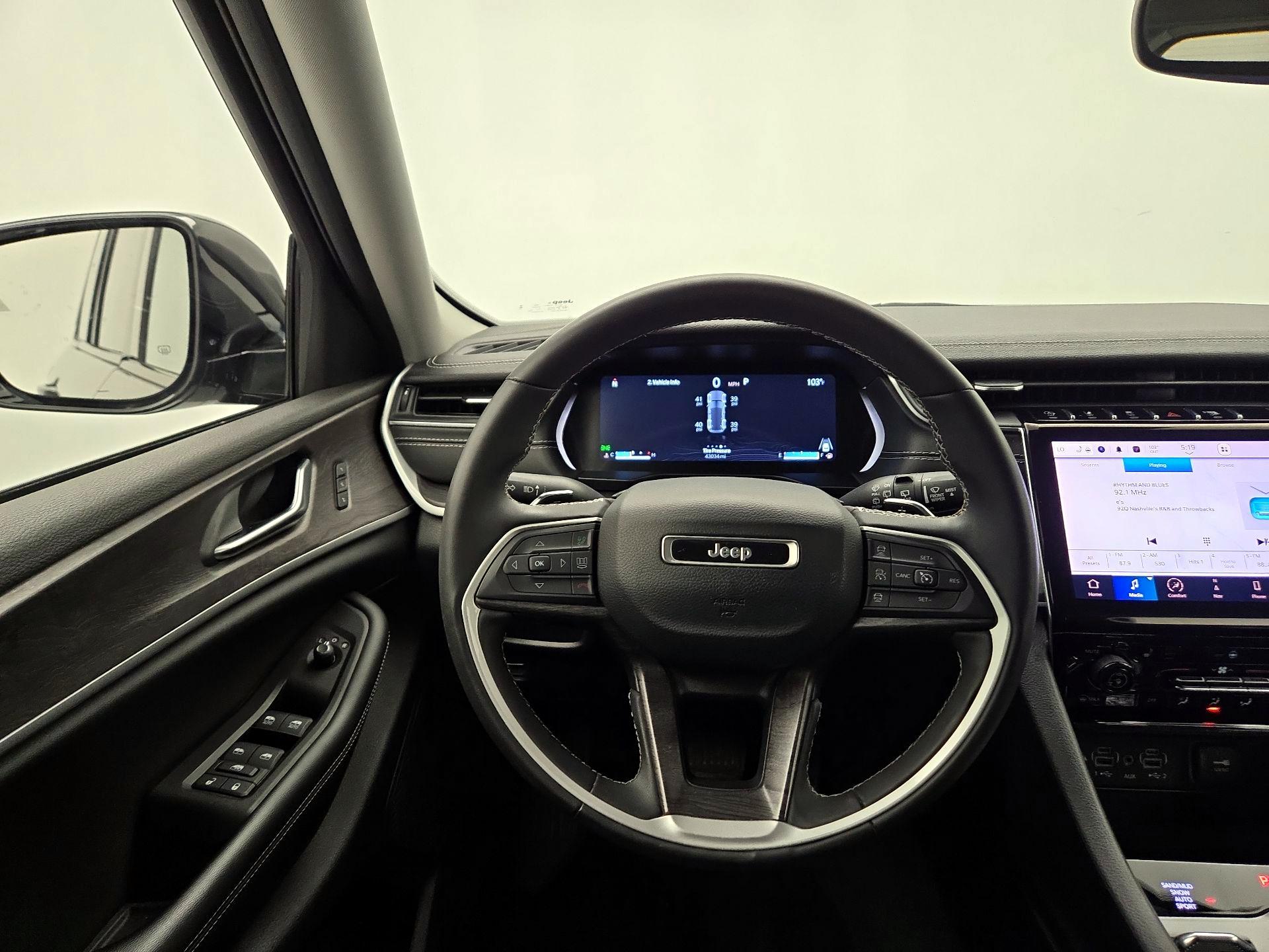 Thumbnail: 2023 Jeep Grand Cherokee - 10