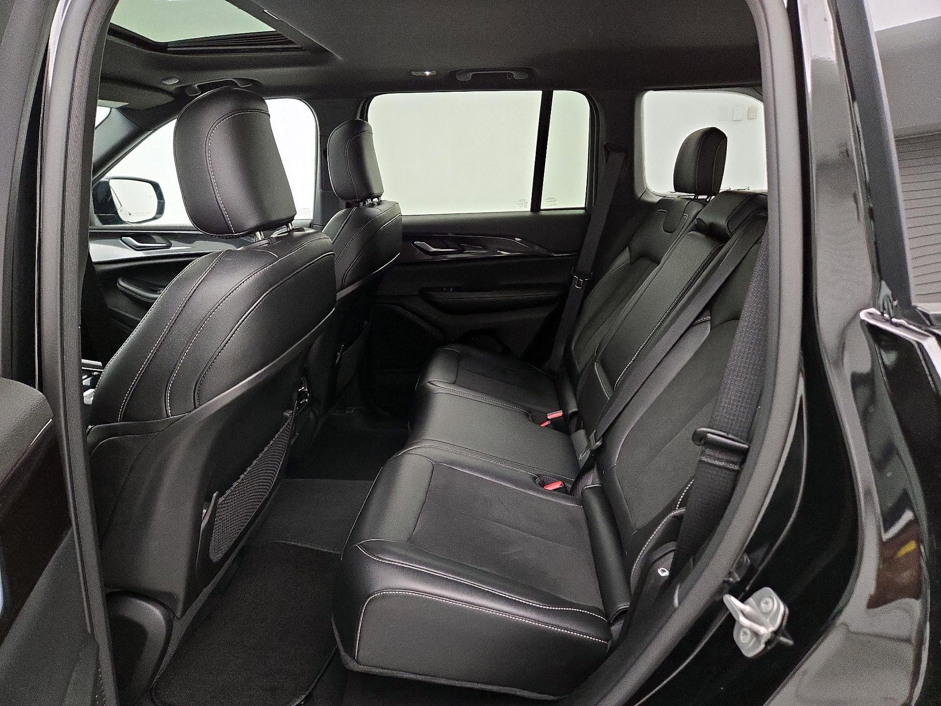 Thumbnail: 2023 Jeep Grand Cherokee - 20