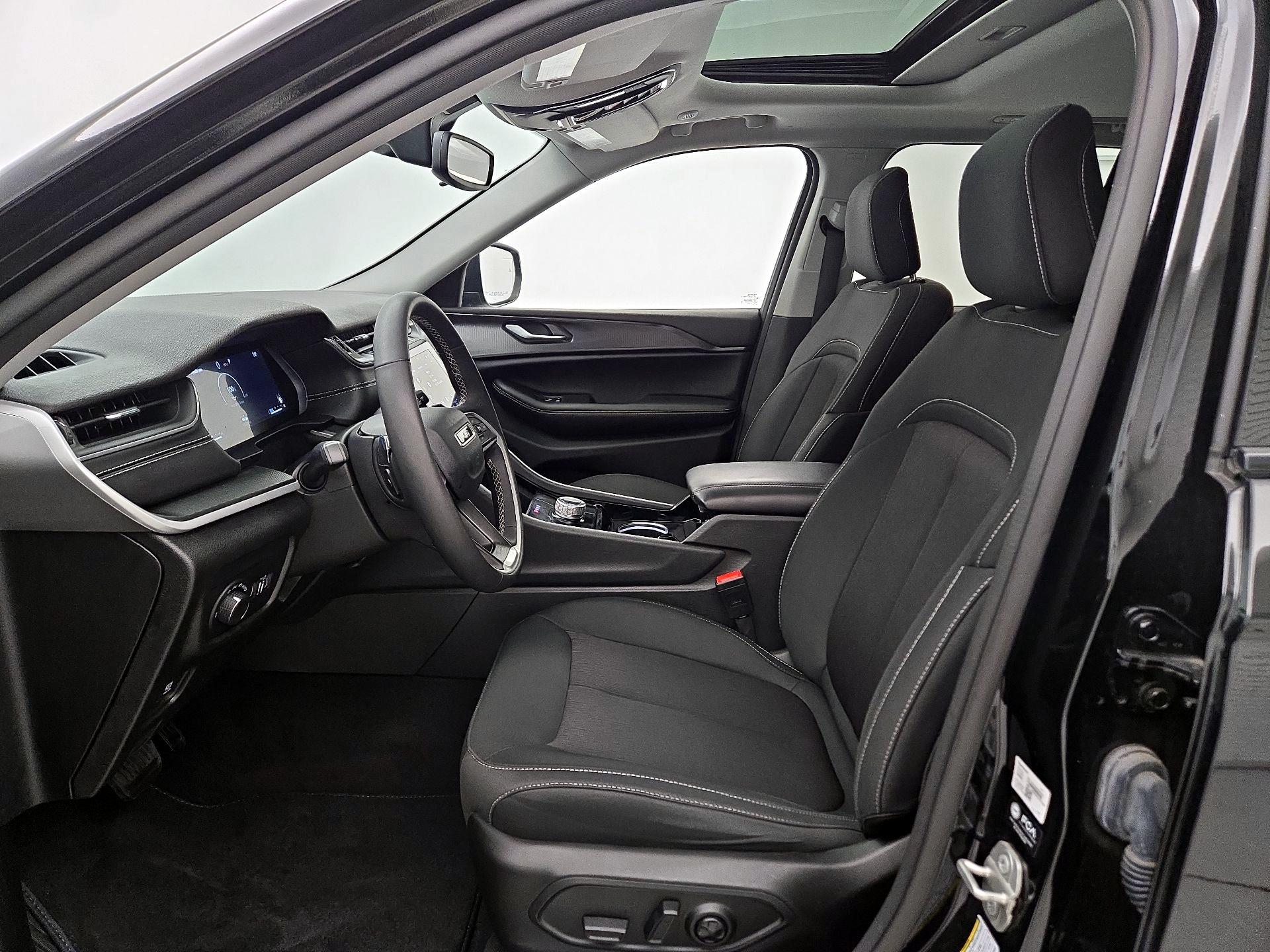 Thumbnail: 2023 Jeep Grand Cherokee - 11