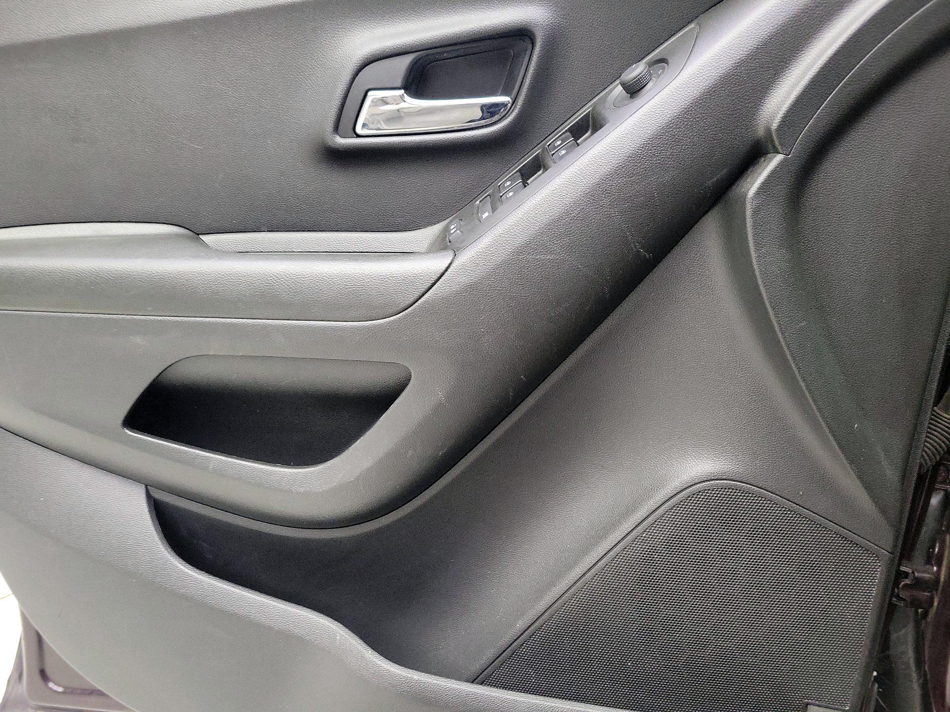 Thumbnail: 2021 Chevrolet Trax - 12