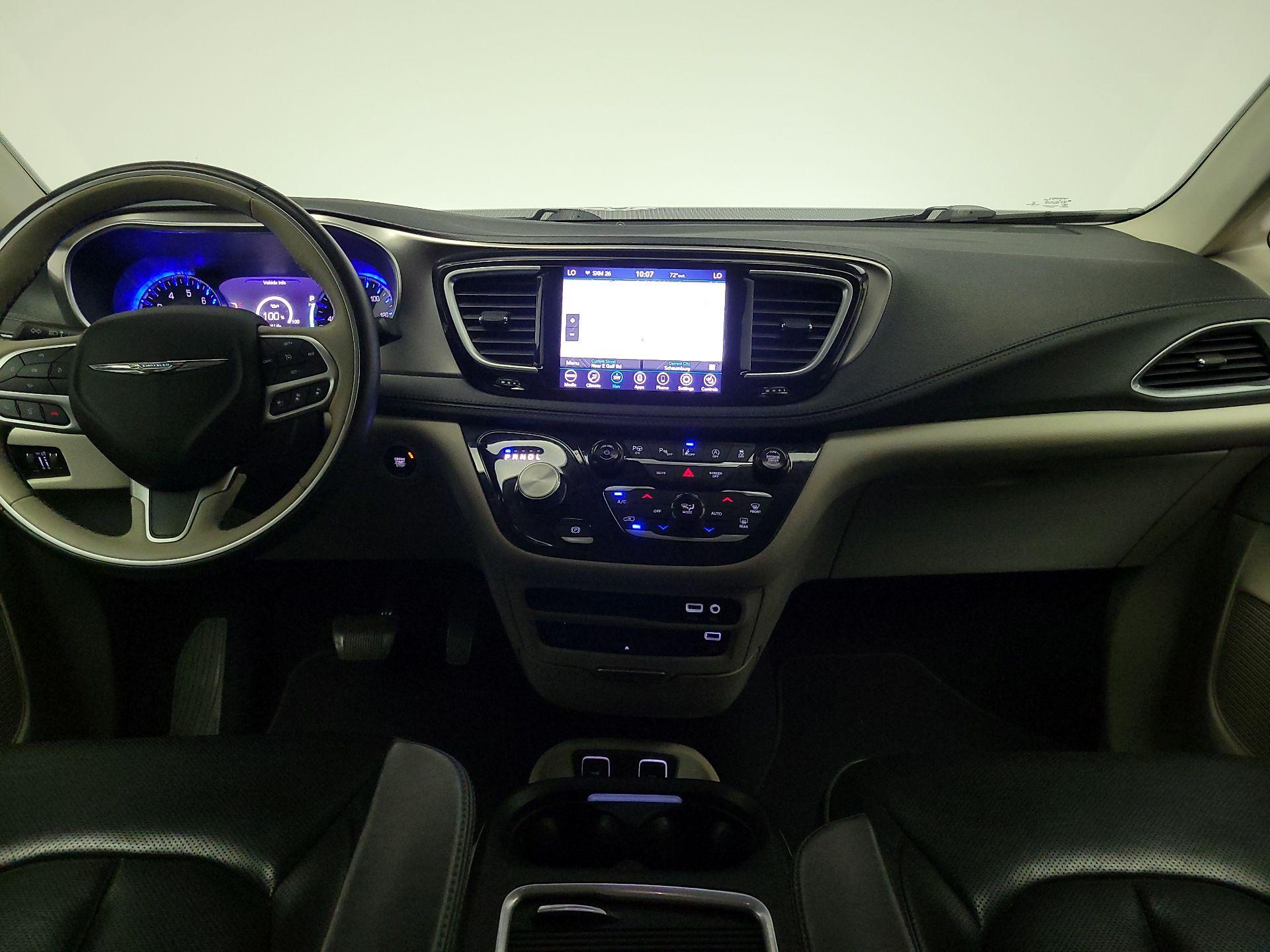 Thumbnail: 2018 Chrysler Pacifica - 9