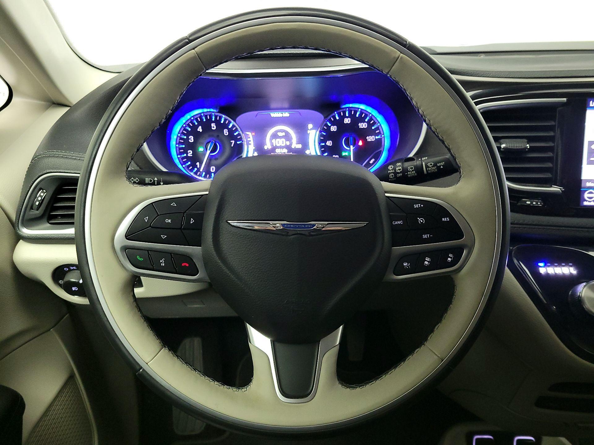 Thumbnail: 2018 Chrysler Pacifica - 10
