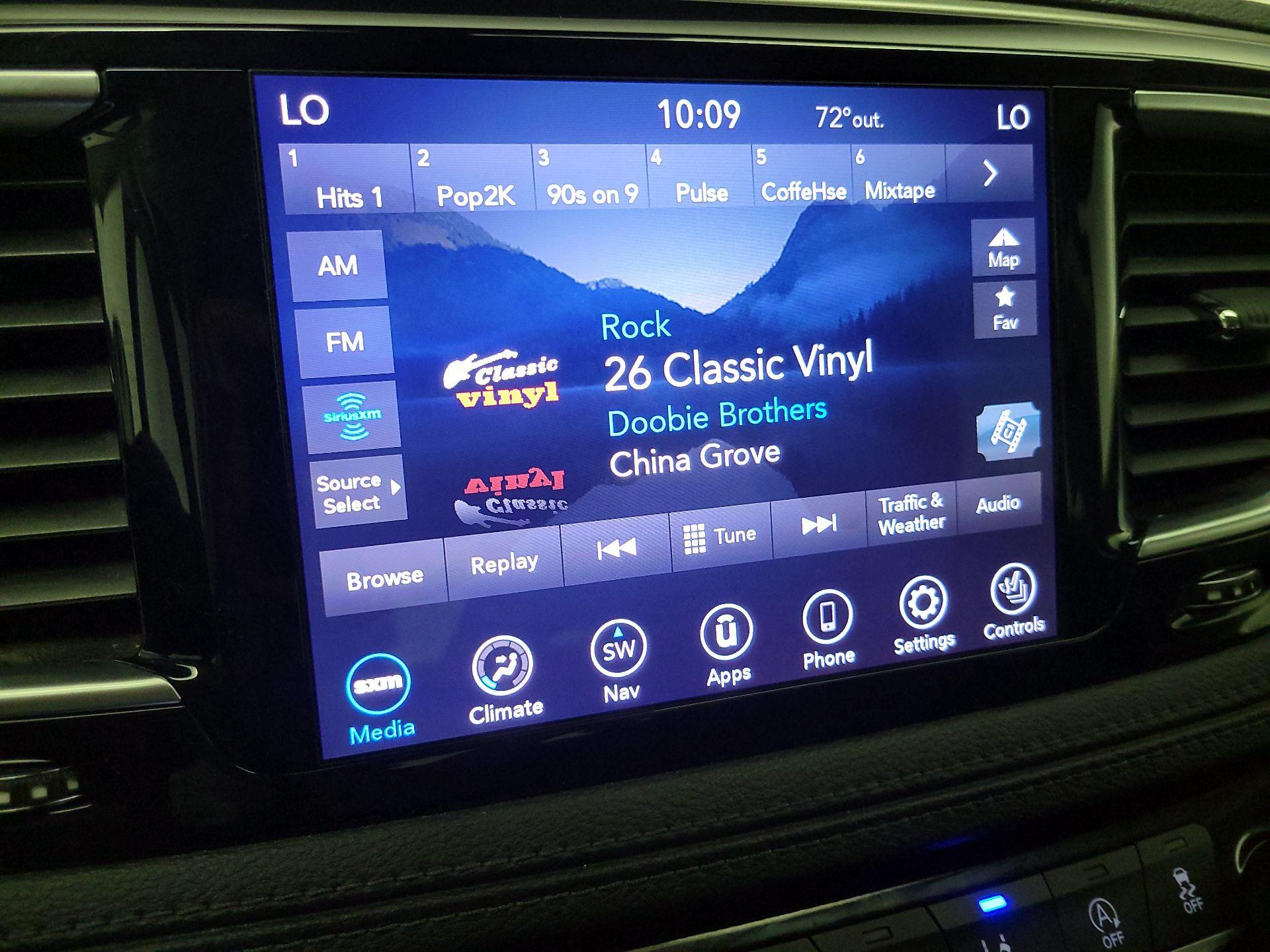 Thumbnail: 2018 Chrysler Pacifica - 16