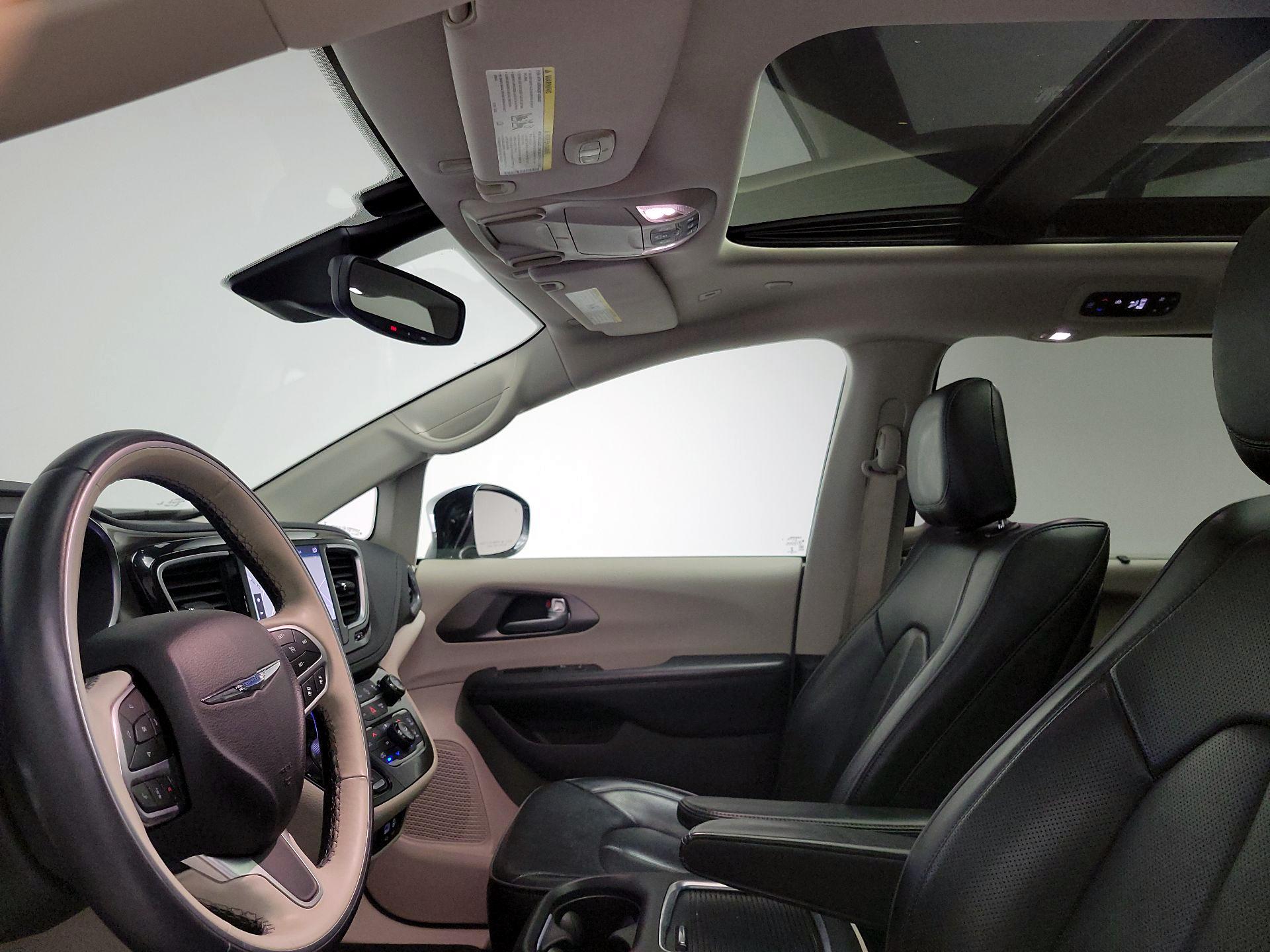 Thumbnail: 2018 Chrysler Pacifica - 20