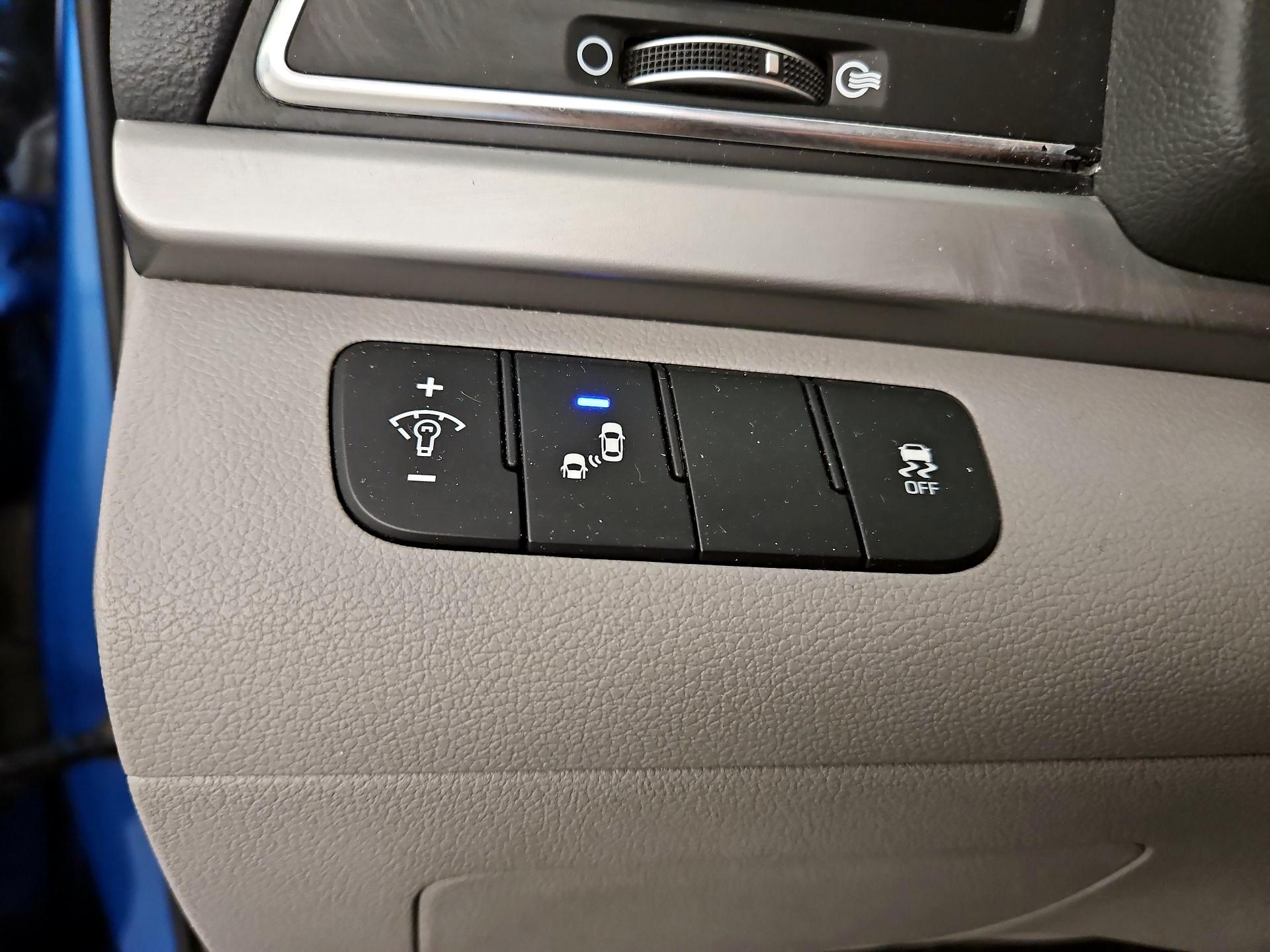 Thumbnail: 2018 Hyundai Elantra - 13