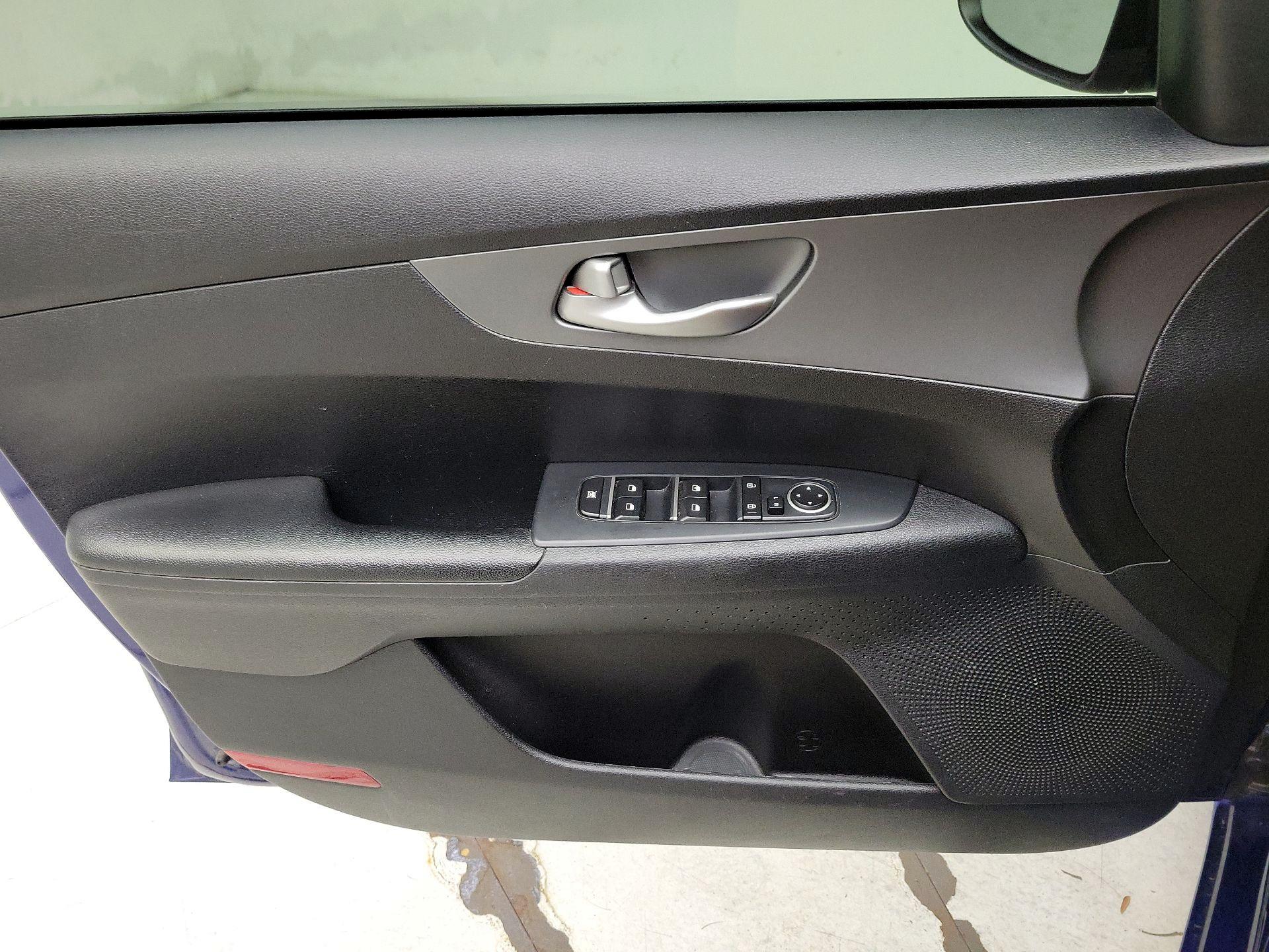 Thumbnail: 2019 Kia Forte - 12