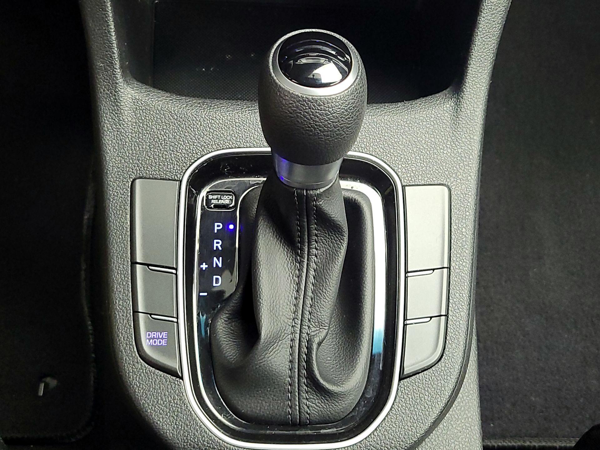 Thumbnail: 2018 Hyundai Elantra - 17