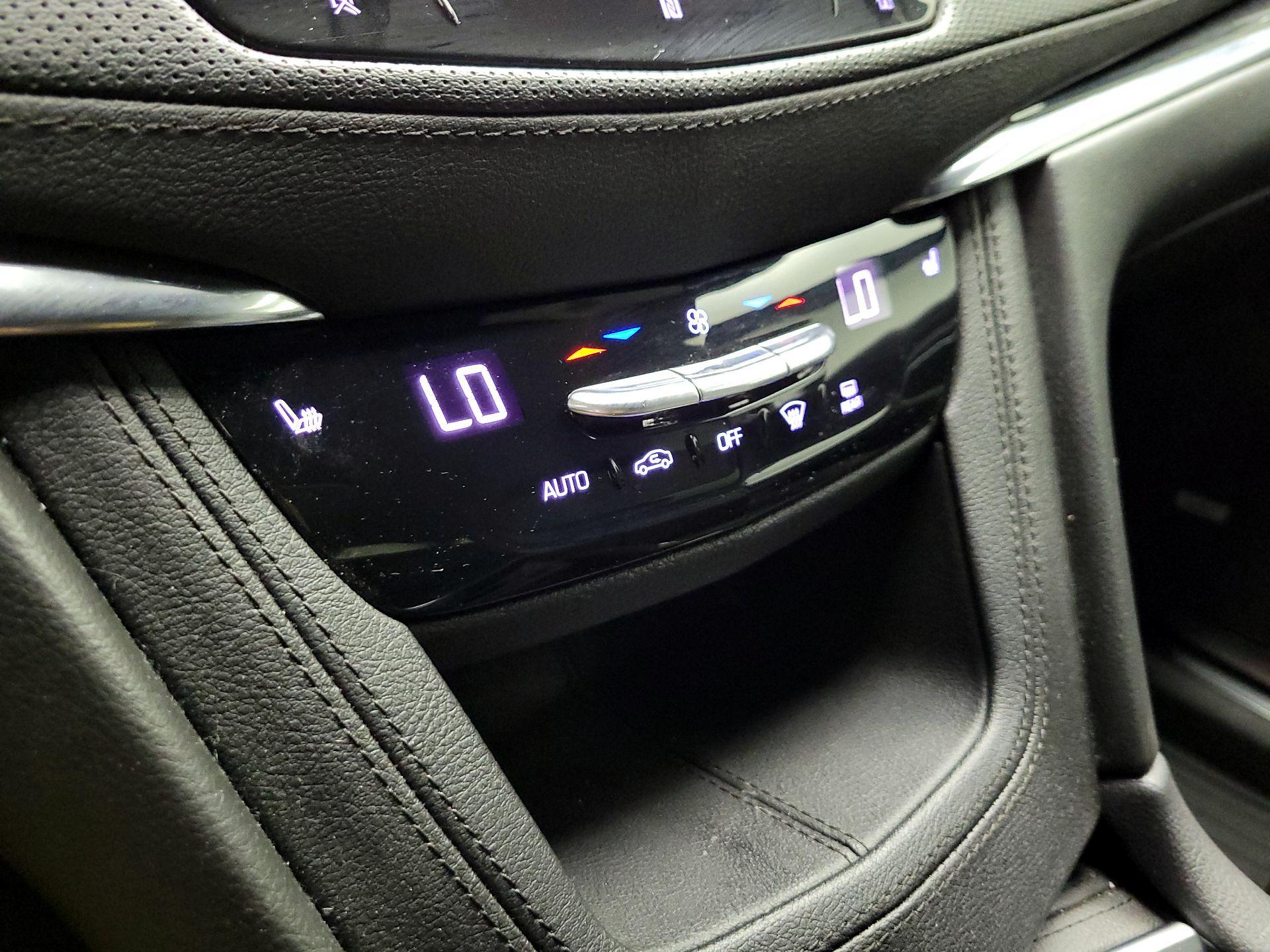 Thumbnail: 2020 Cadillac XT5 - 16