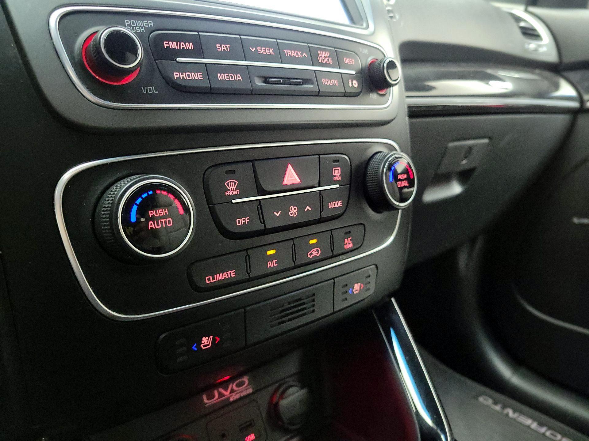 Thumbnail: 2015 Kia Sorento - 17