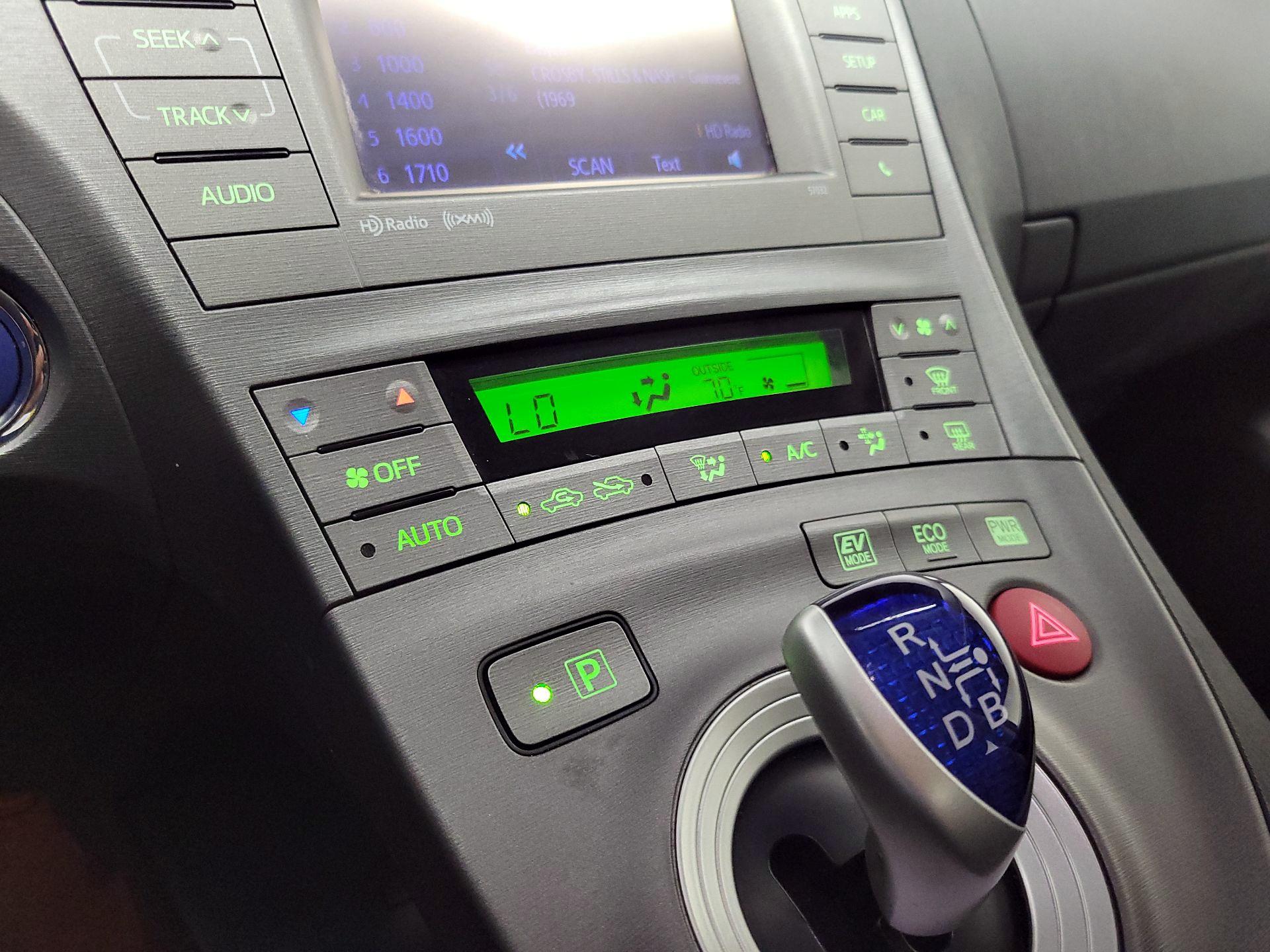 Thumbnail: 2014 Toyota Prius - 17
