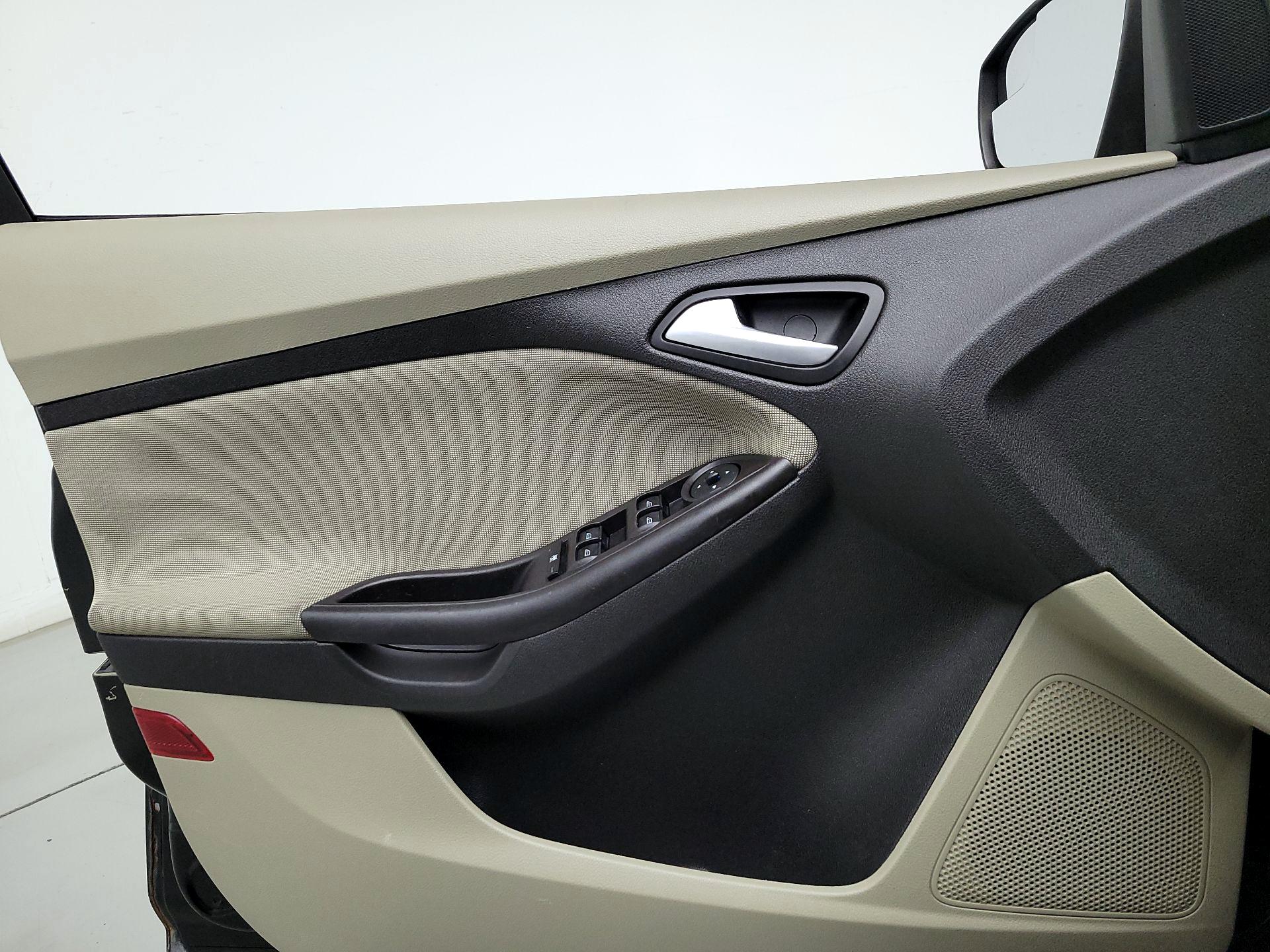 Thumbnail: 2013 Ford Focus - 12