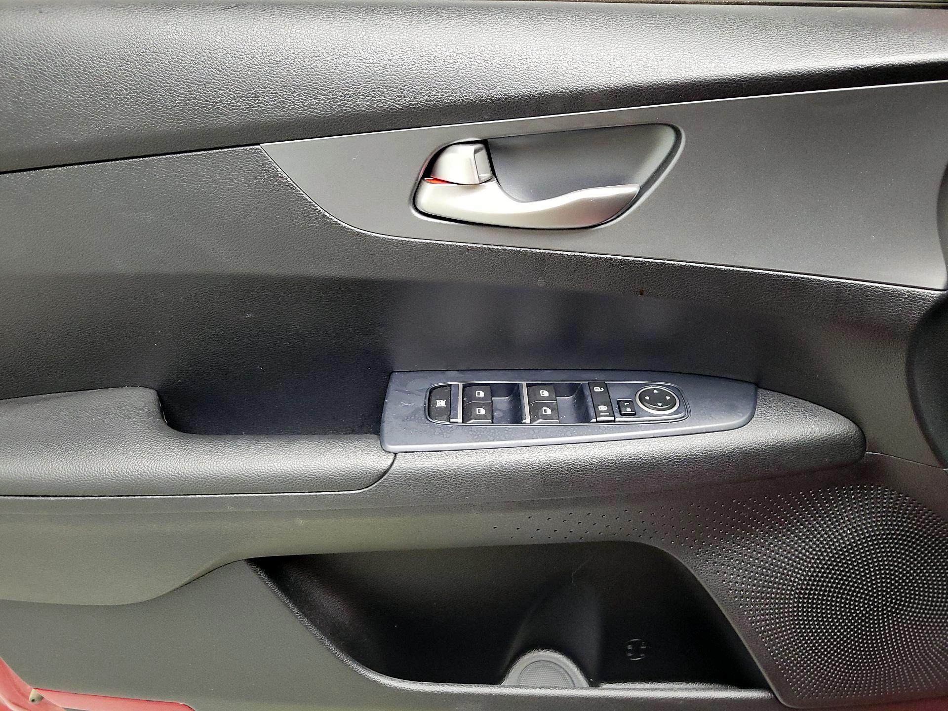 Thumbnail: 2020 Kia Forte - 12